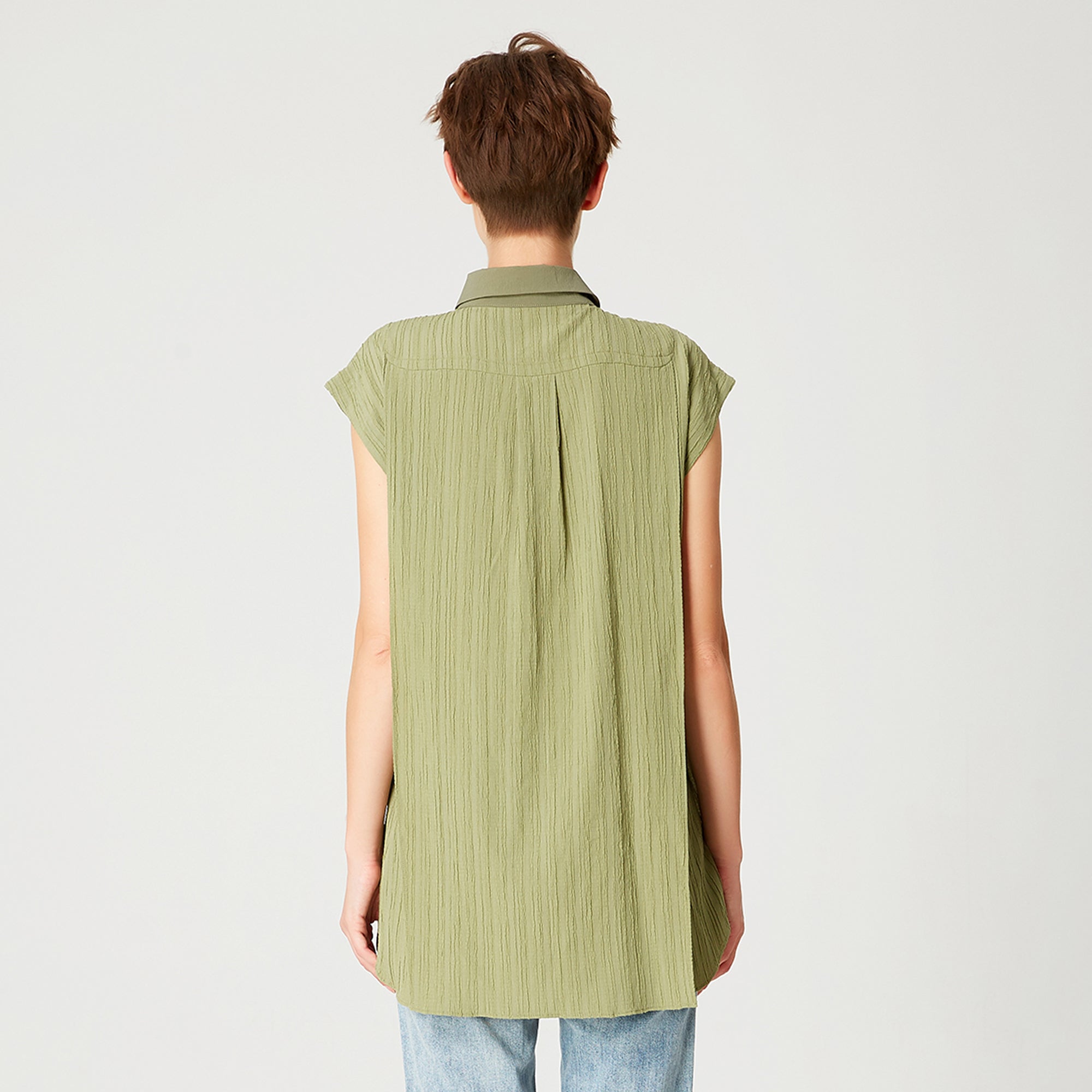 Chemise sans manche à poche plaquée