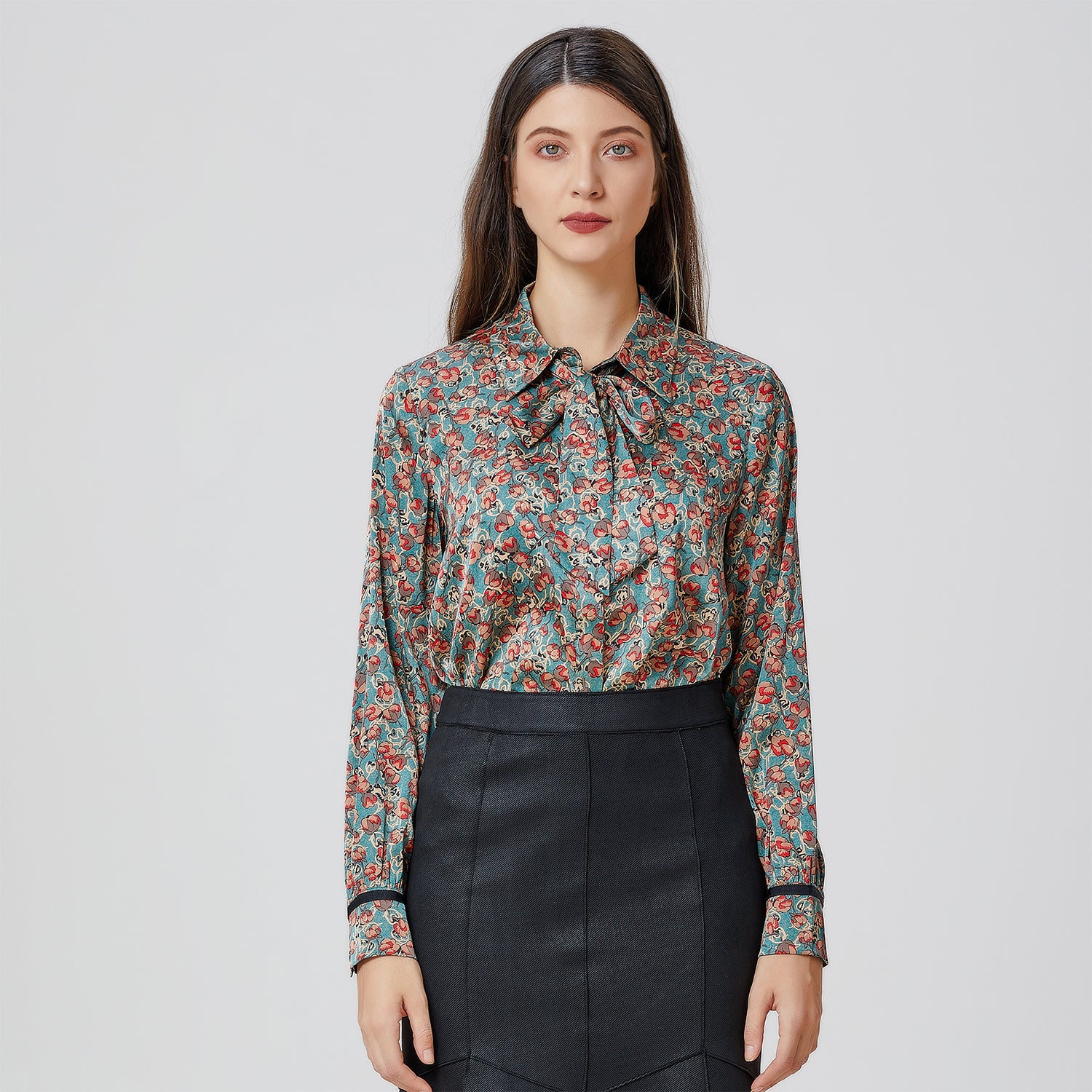 Chemise col lavallière à imprimé floral