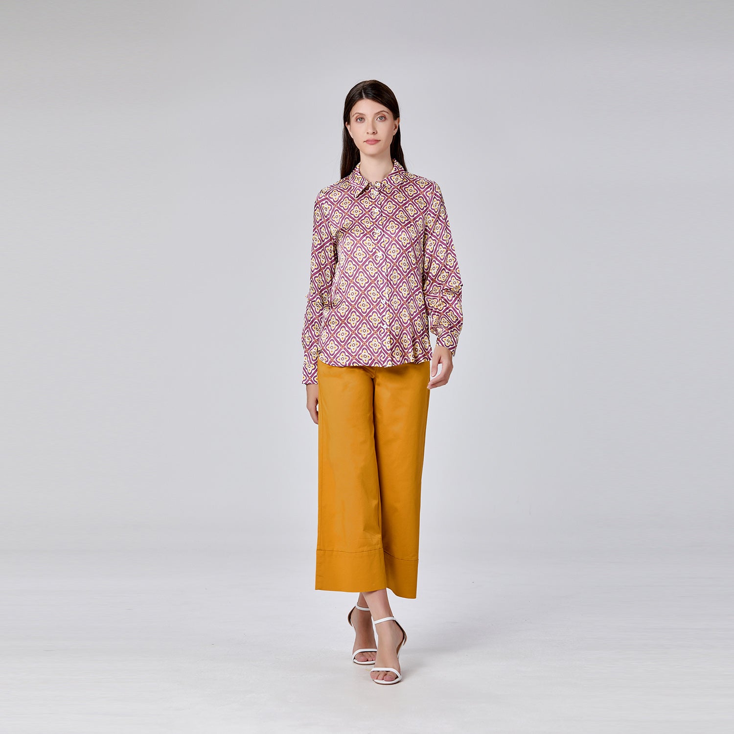 Chemise en satin à motifs géométriques