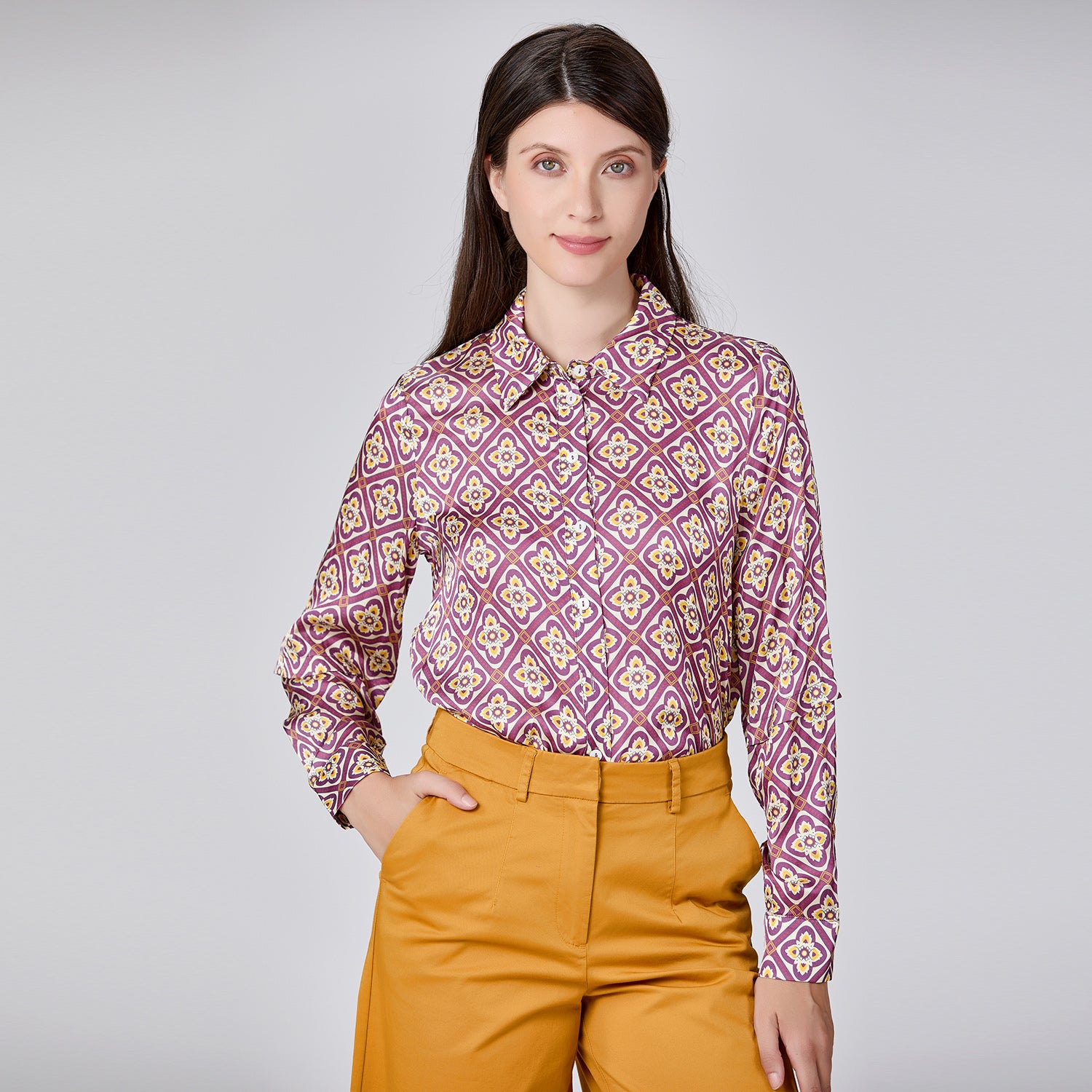 Chemise en satin à motifs géométriques