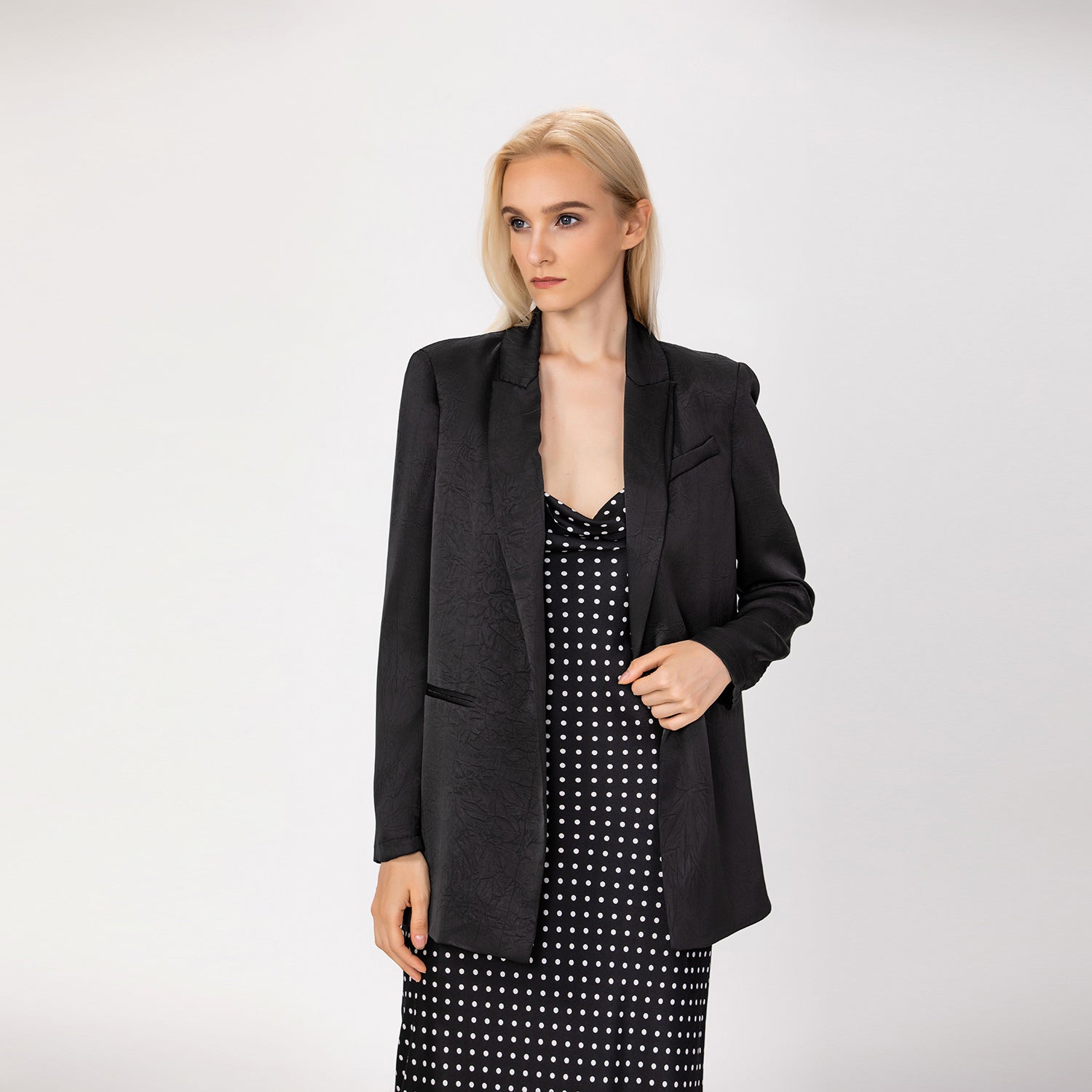 Blazer long en satin minimaliste