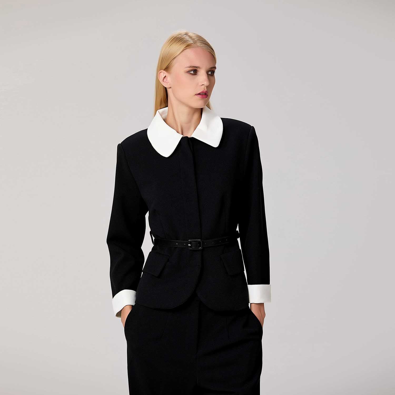 Veste croisée à col et poignet contrastés