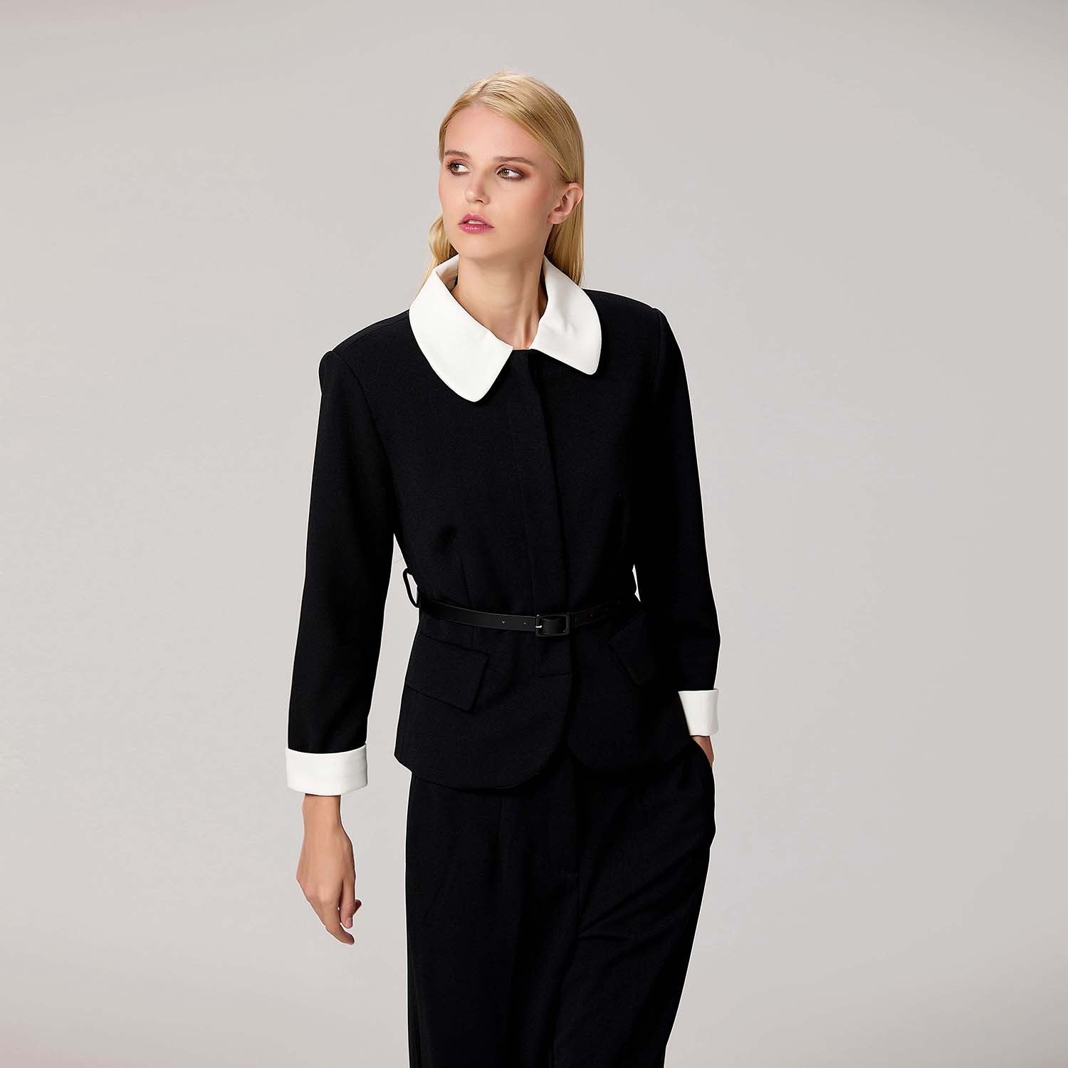 Veste croisée à col et poignet contrastés