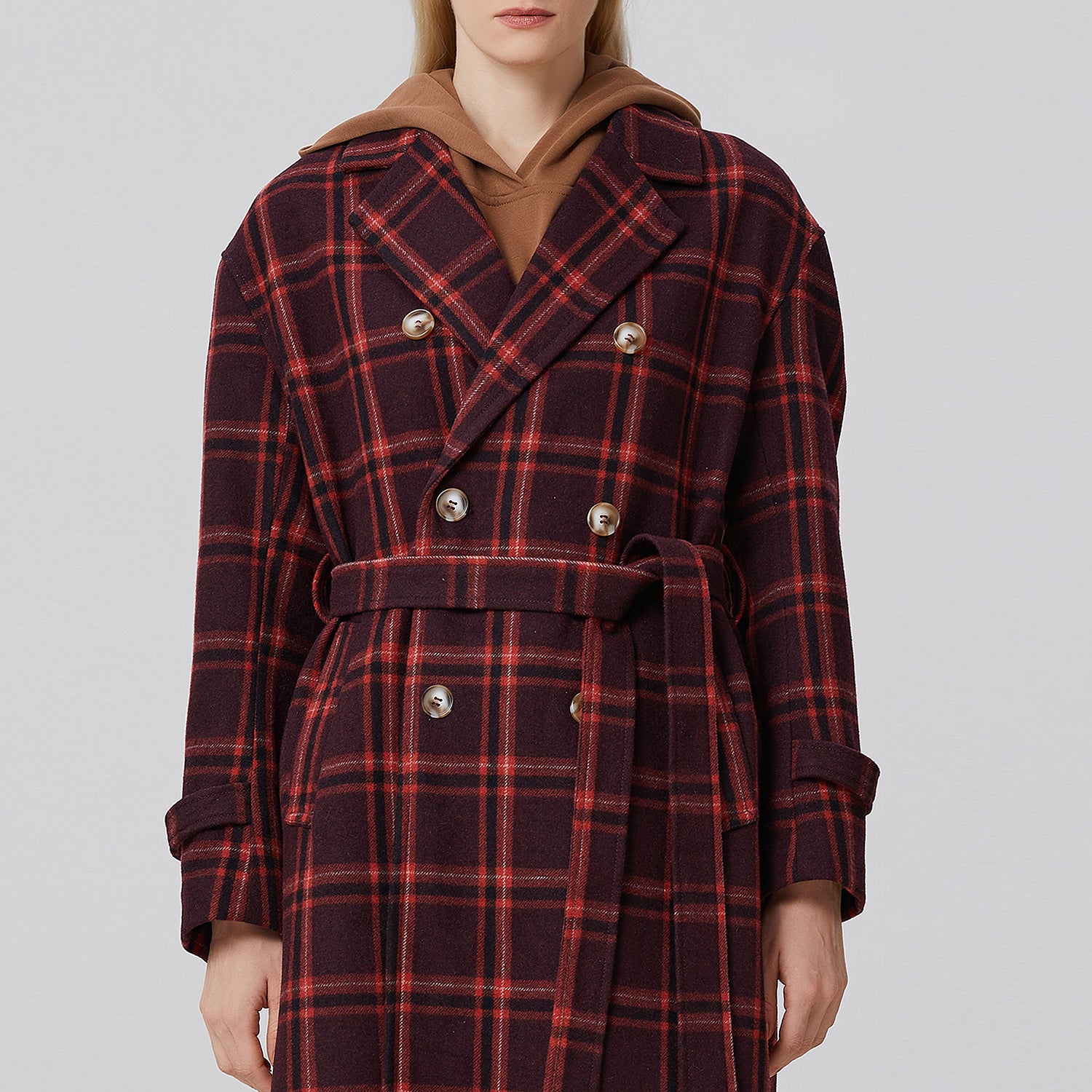 Manteau en laine à carreaux et double boutonnage