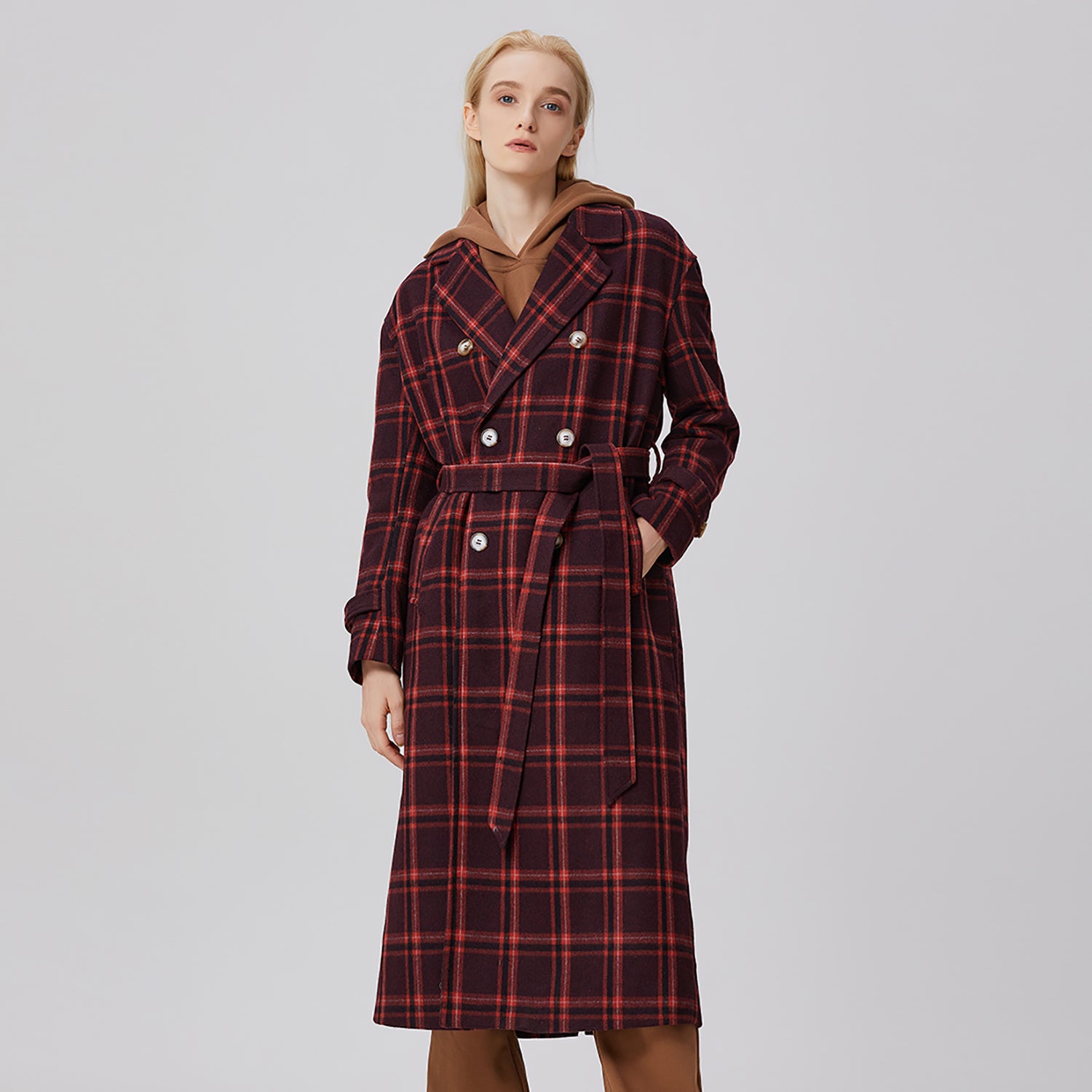 Manteau en laine à carreaux et double boutonnage