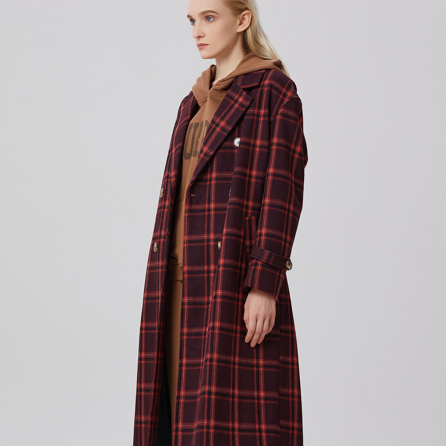 Manteau en laine à carreaux et double boutonnage