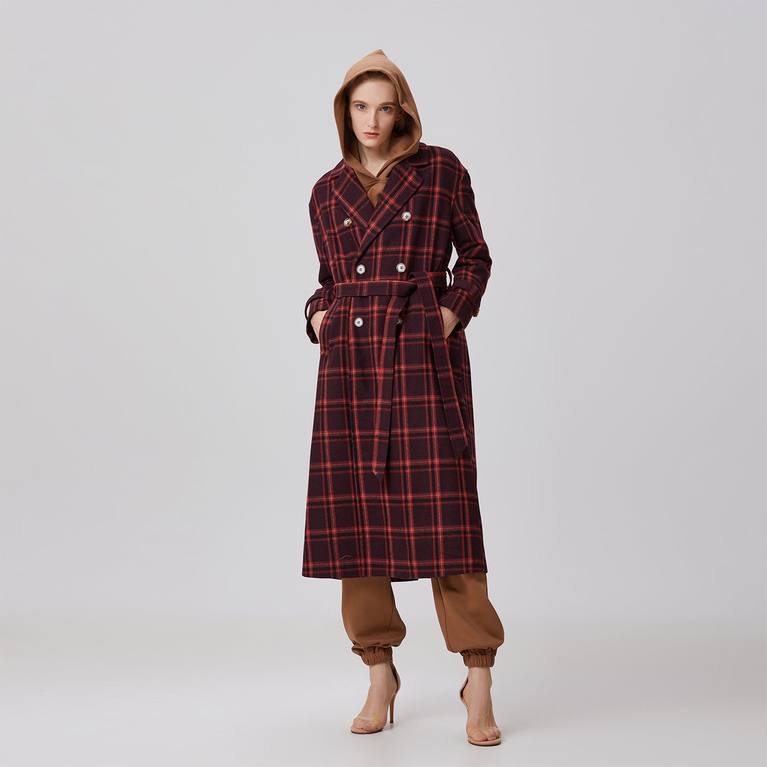 Manteau en laine à carreaux et double boutonnage