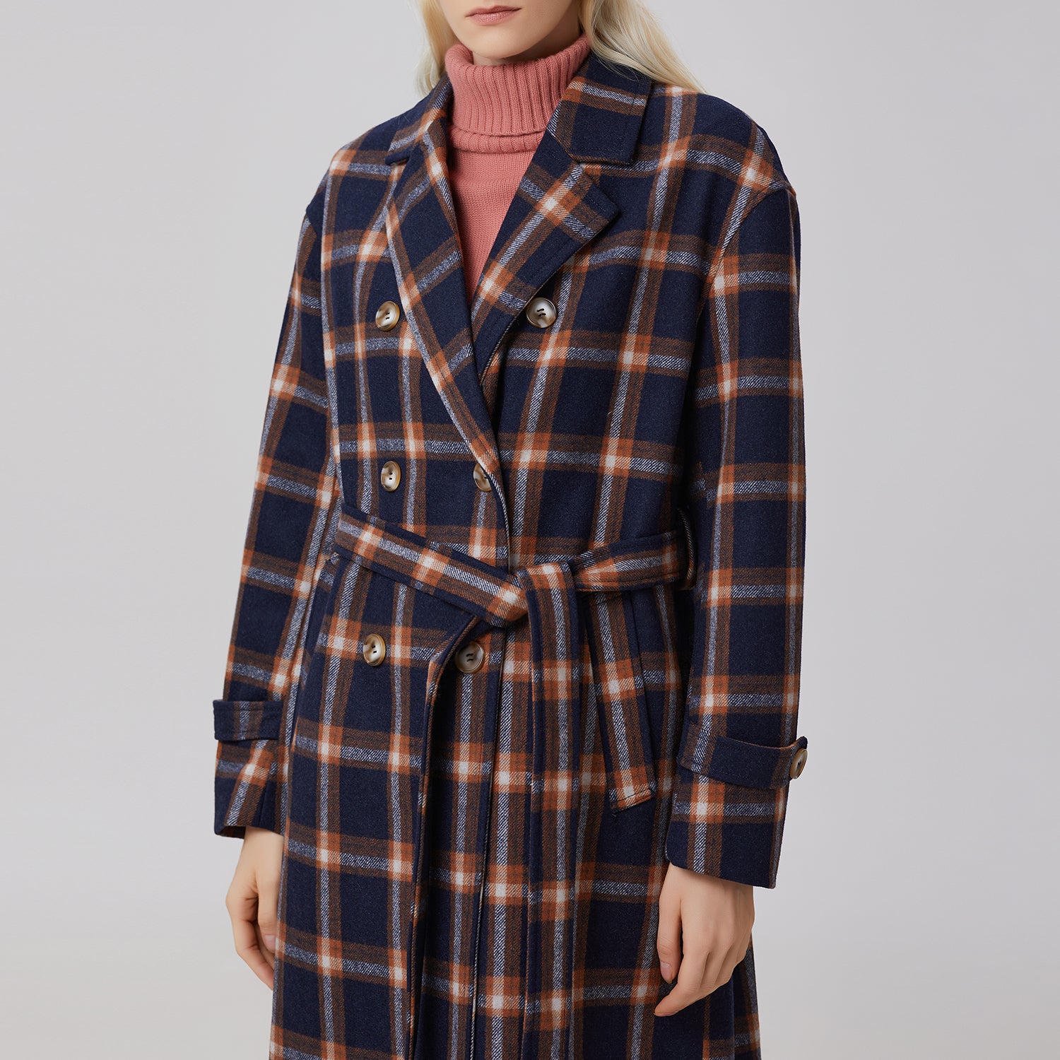 Manteau en laine à carreaux et double boutonnage