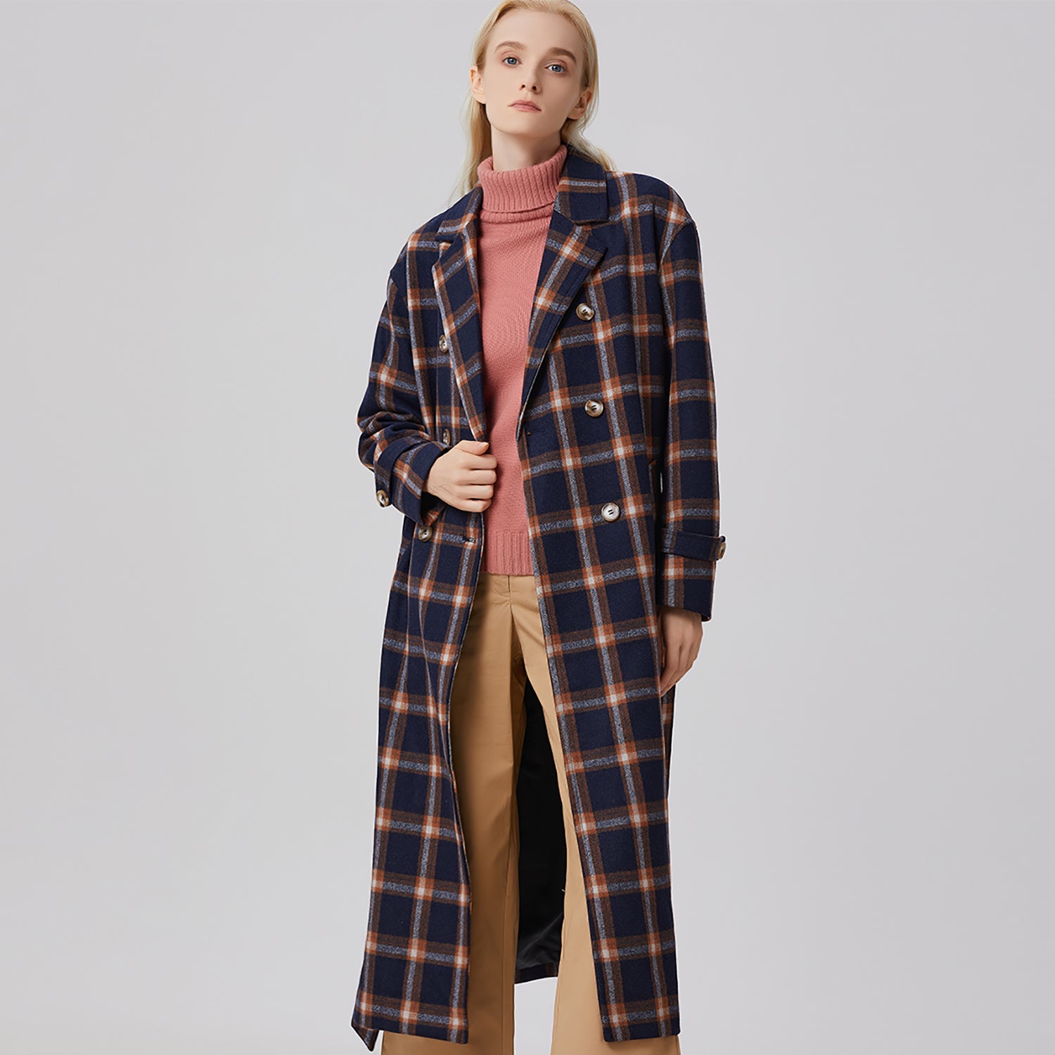 Manteau en laine à carreaux et double boutonnage