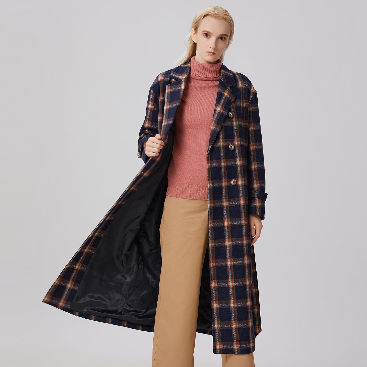 Manteau en laine à carreaux et double boutonnage