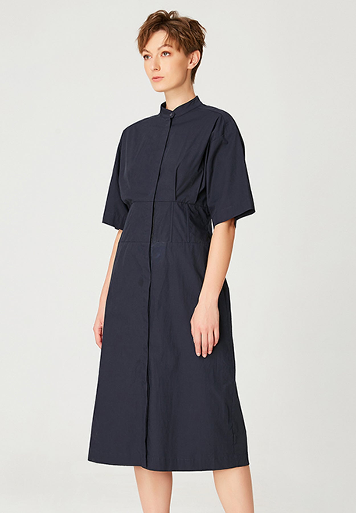 Robe chemise midi ample à taille corsetée