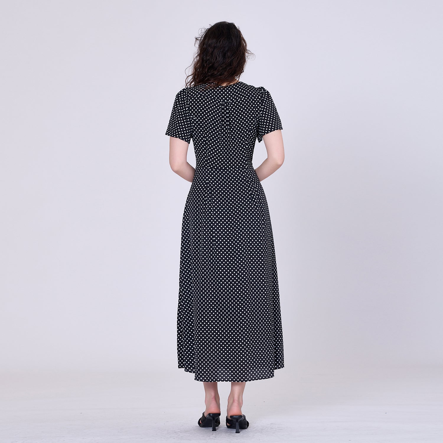 Robe chemise évasée à pois