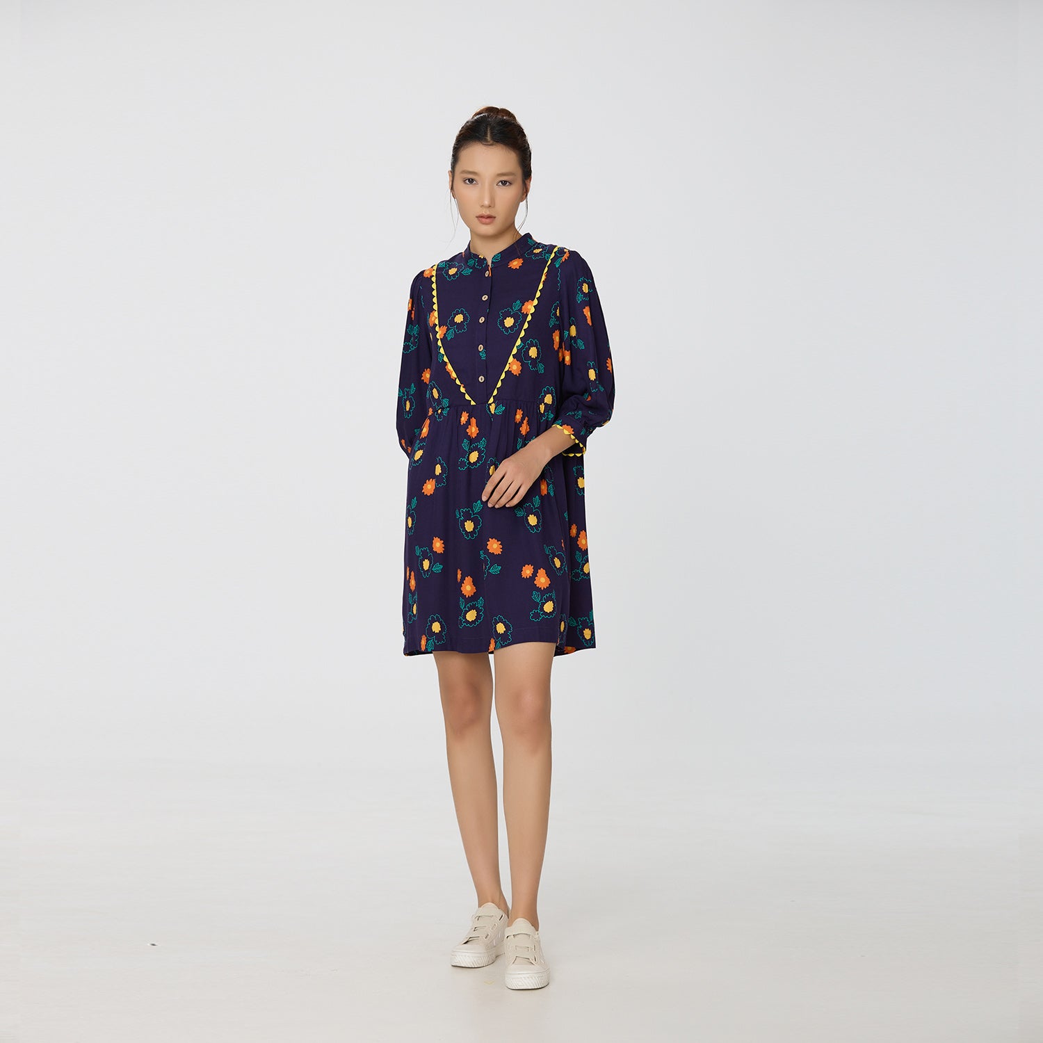 Robe tunique à imprimé fleuri abstrait et galon contrasté