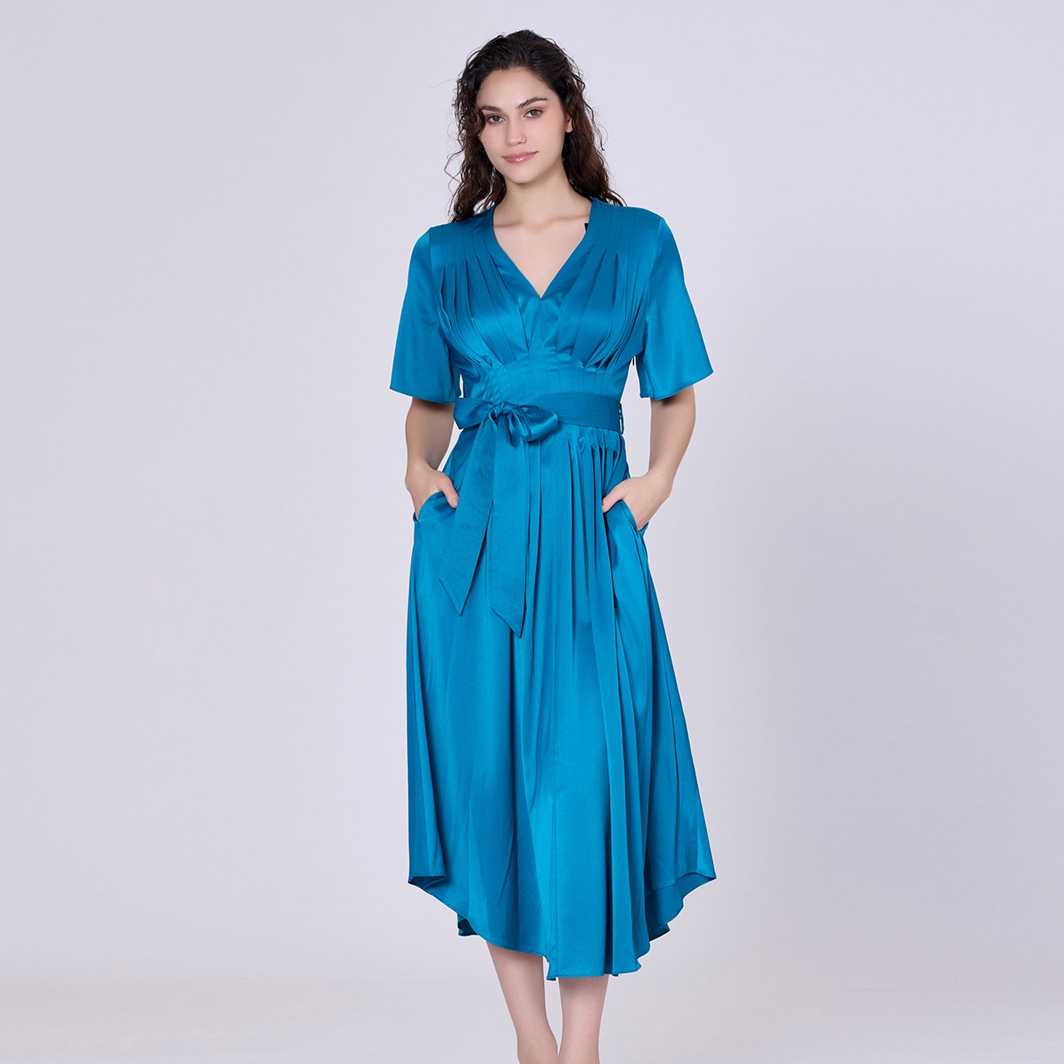 Robe cocktail à plis piqués