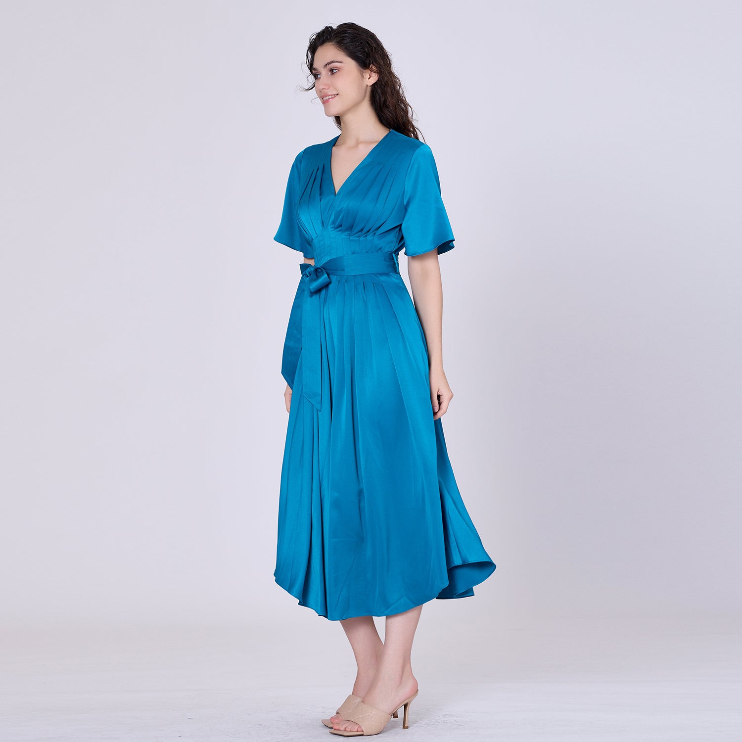 Robe cocktail à plis piqués