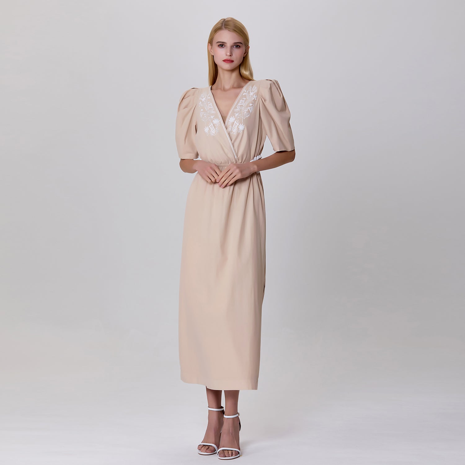 Robe à manches bouffantes effet croisé