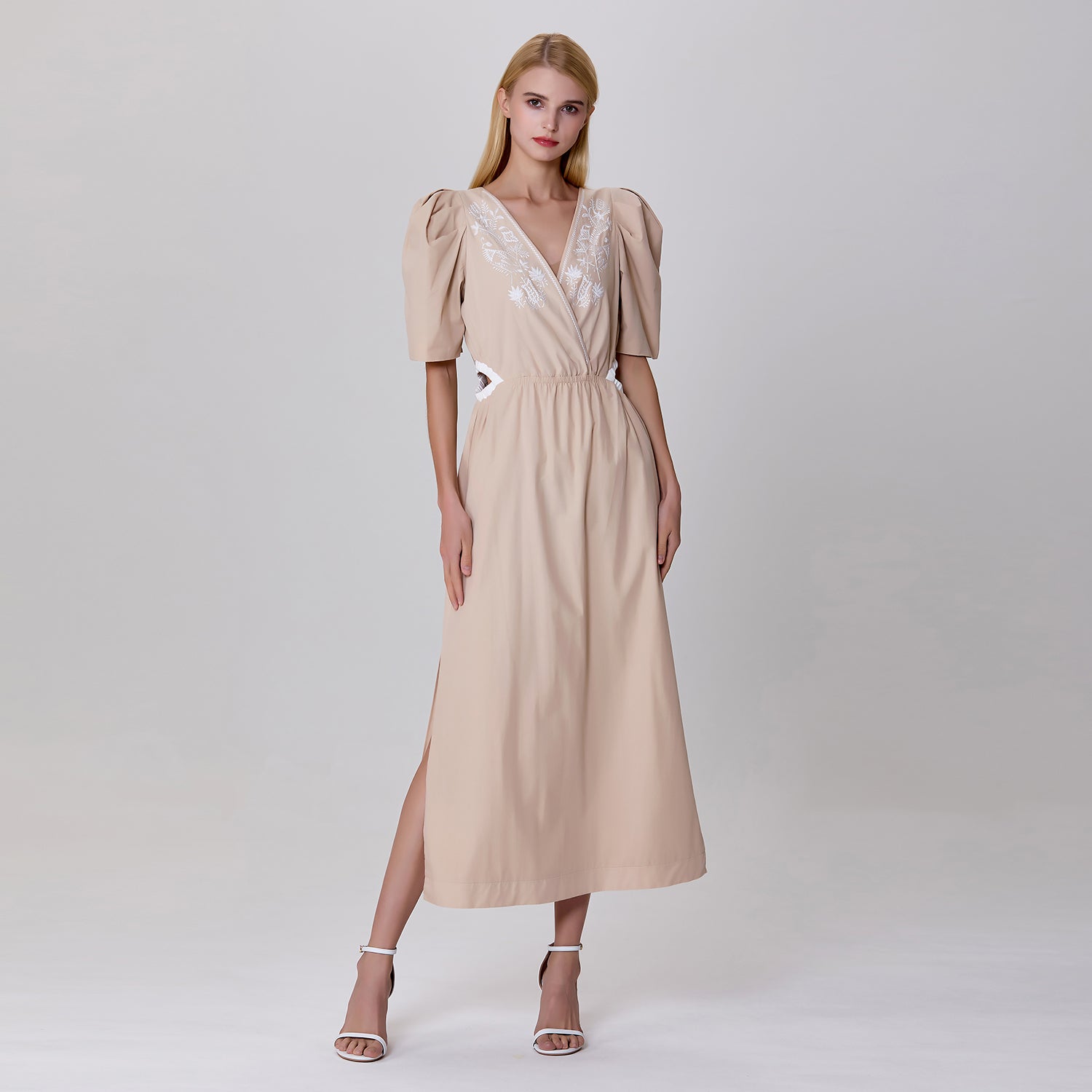 Robe à manches bouffantes effet croisé