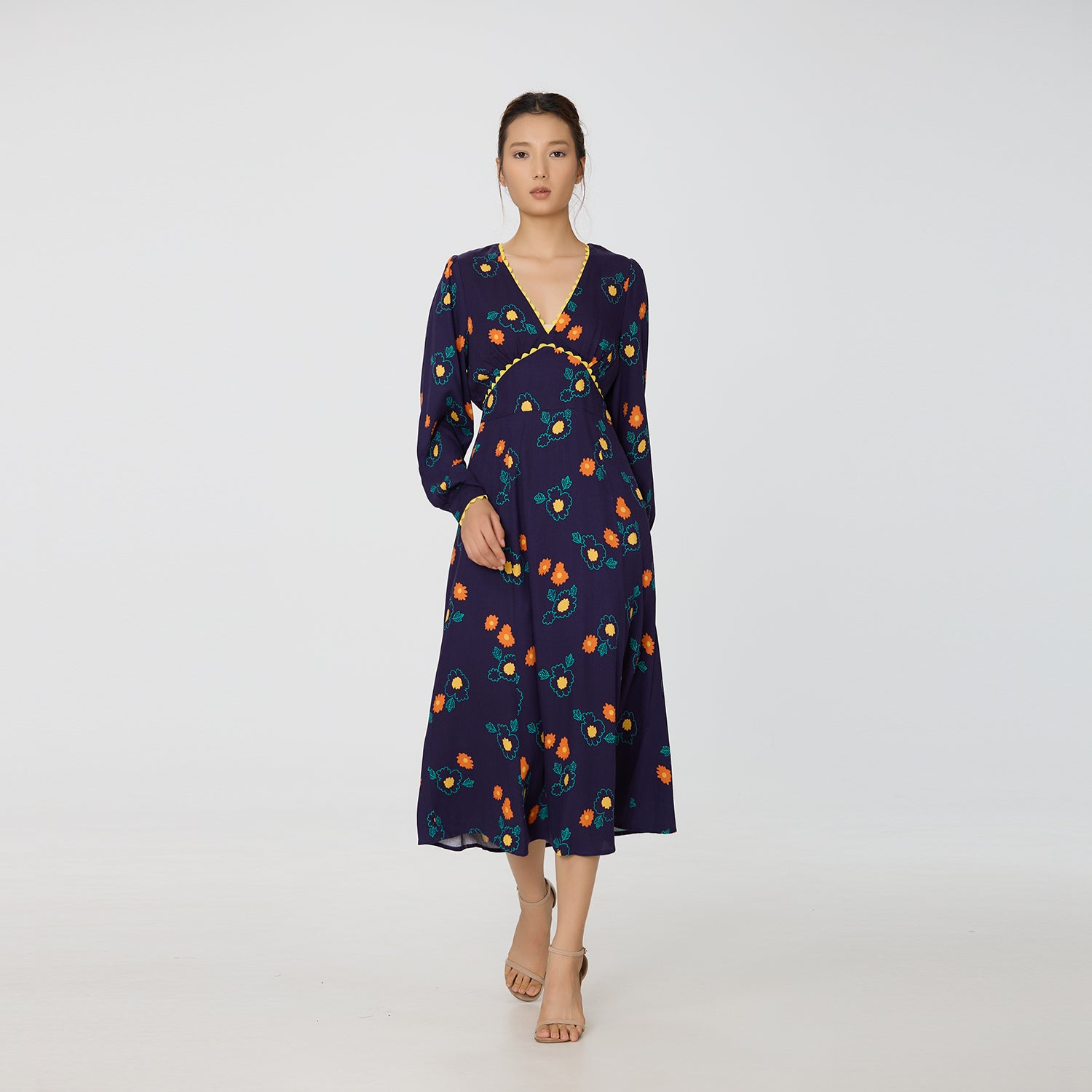 Robe à col en V et imprimé floral abstrait et galon contrasté