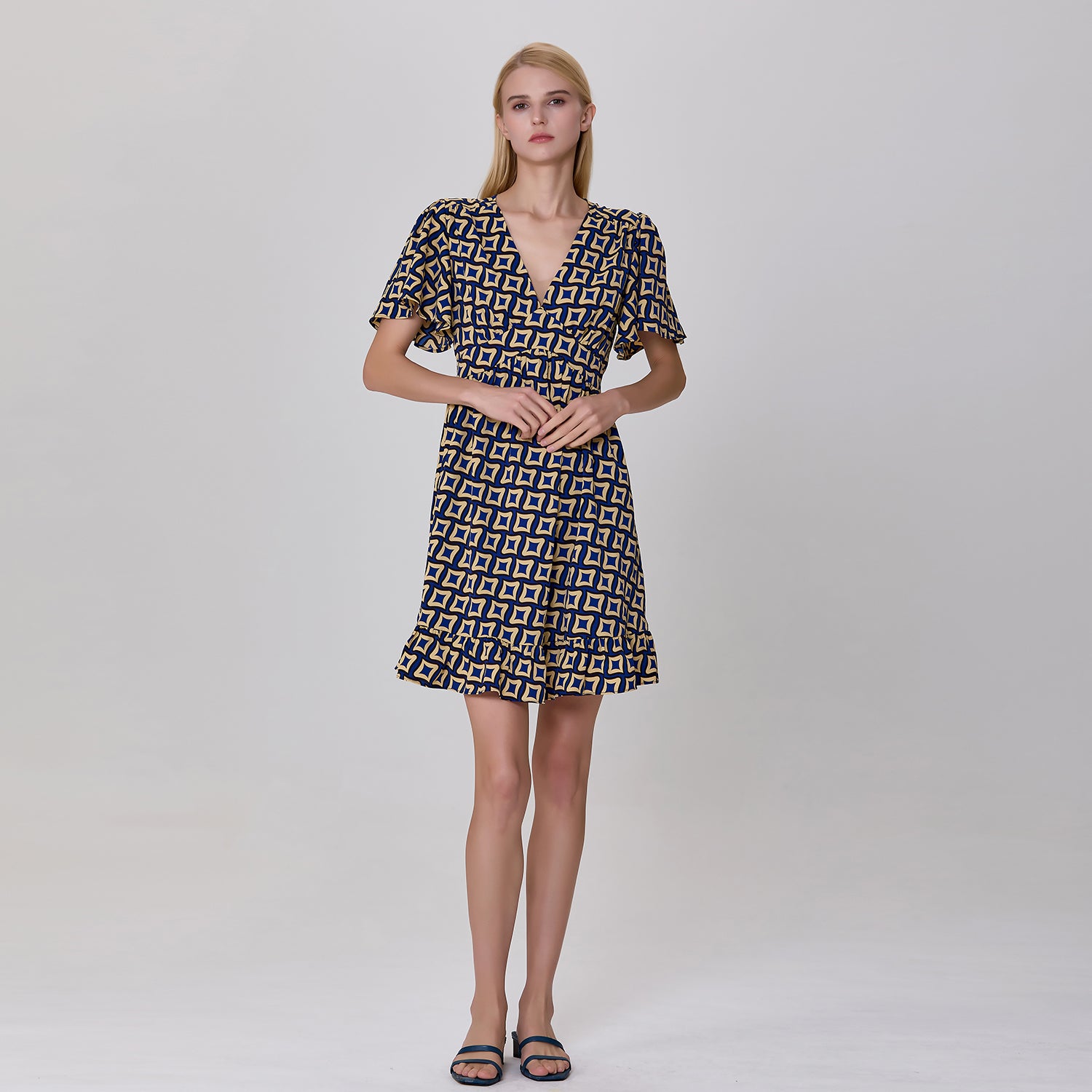 Robe courte ajustée et évasée à imprimé graphique