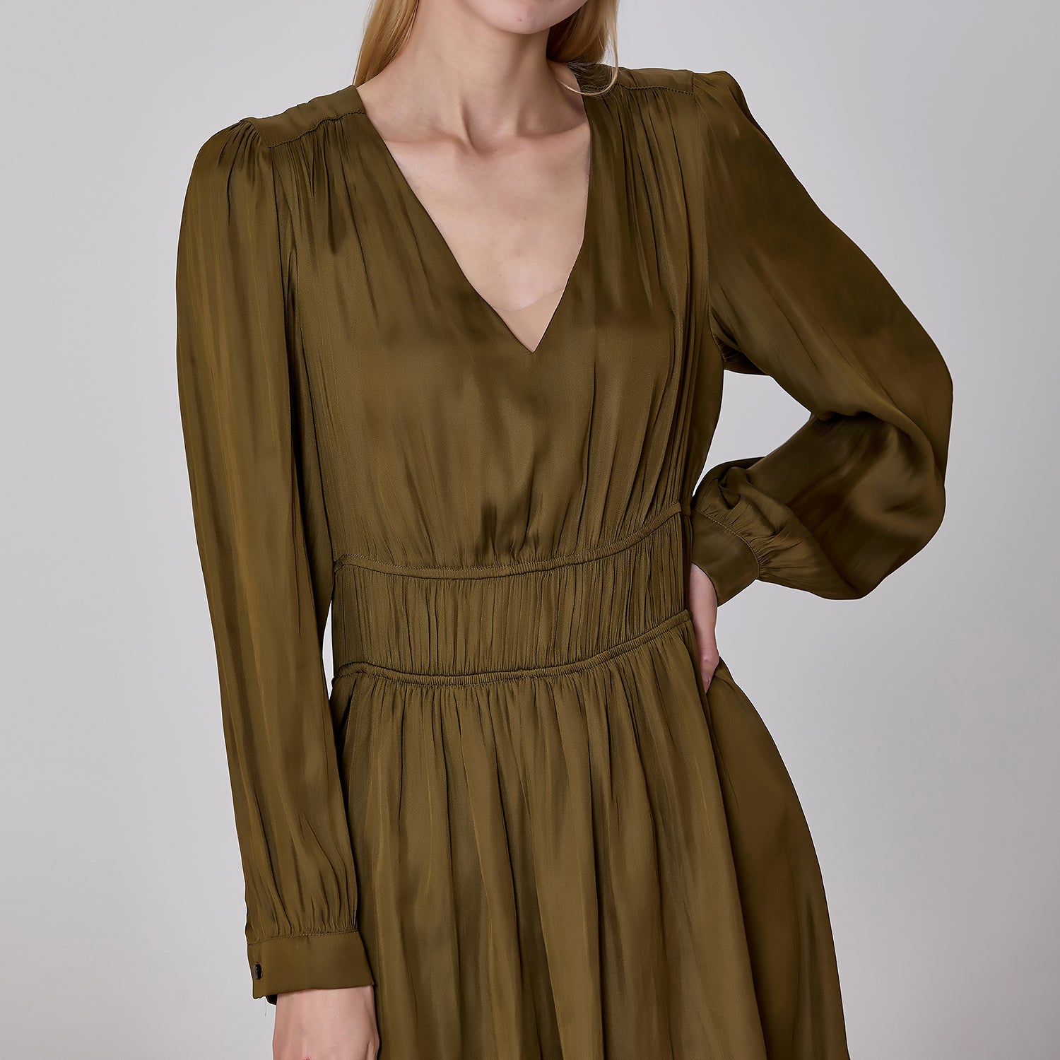 Robe courte patineuse décolleté en V