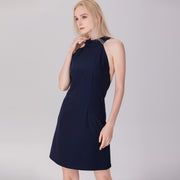 Mini-robe sans manches à col montant