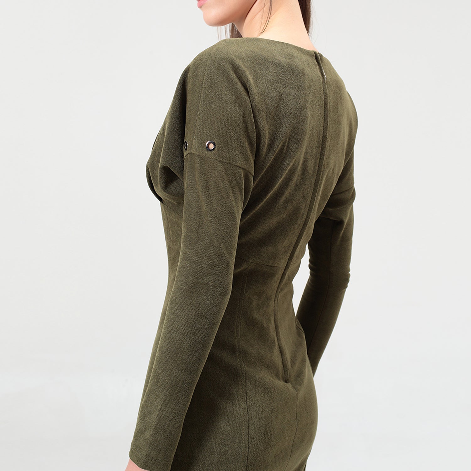 Robe fourreau à laçage à l'ourlet