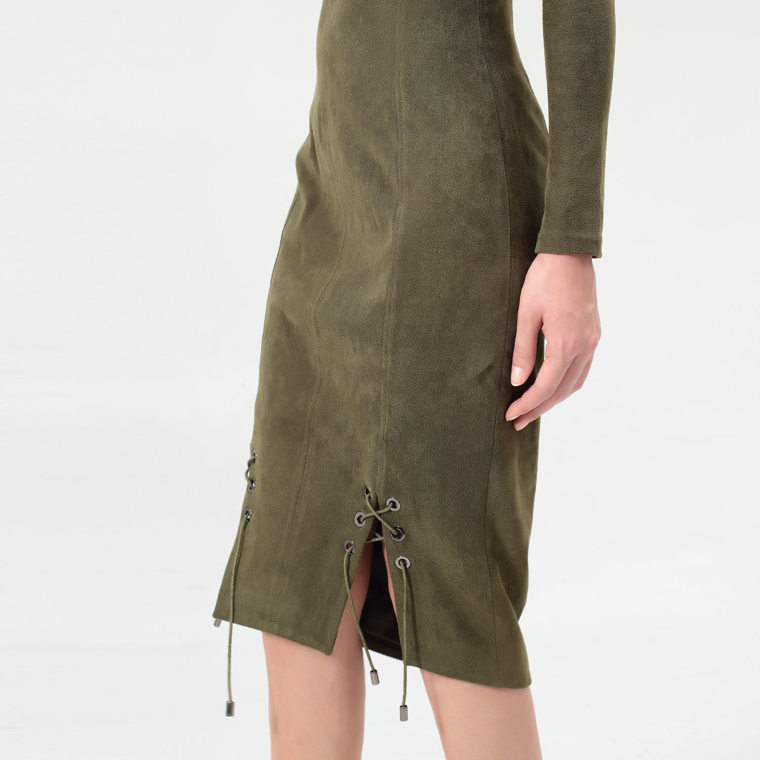 Robe fourreau à laçage à l'ourlet