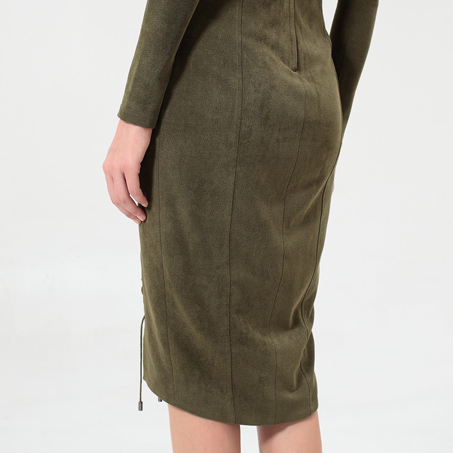 Robe fourreau à laçage à l'ourlet