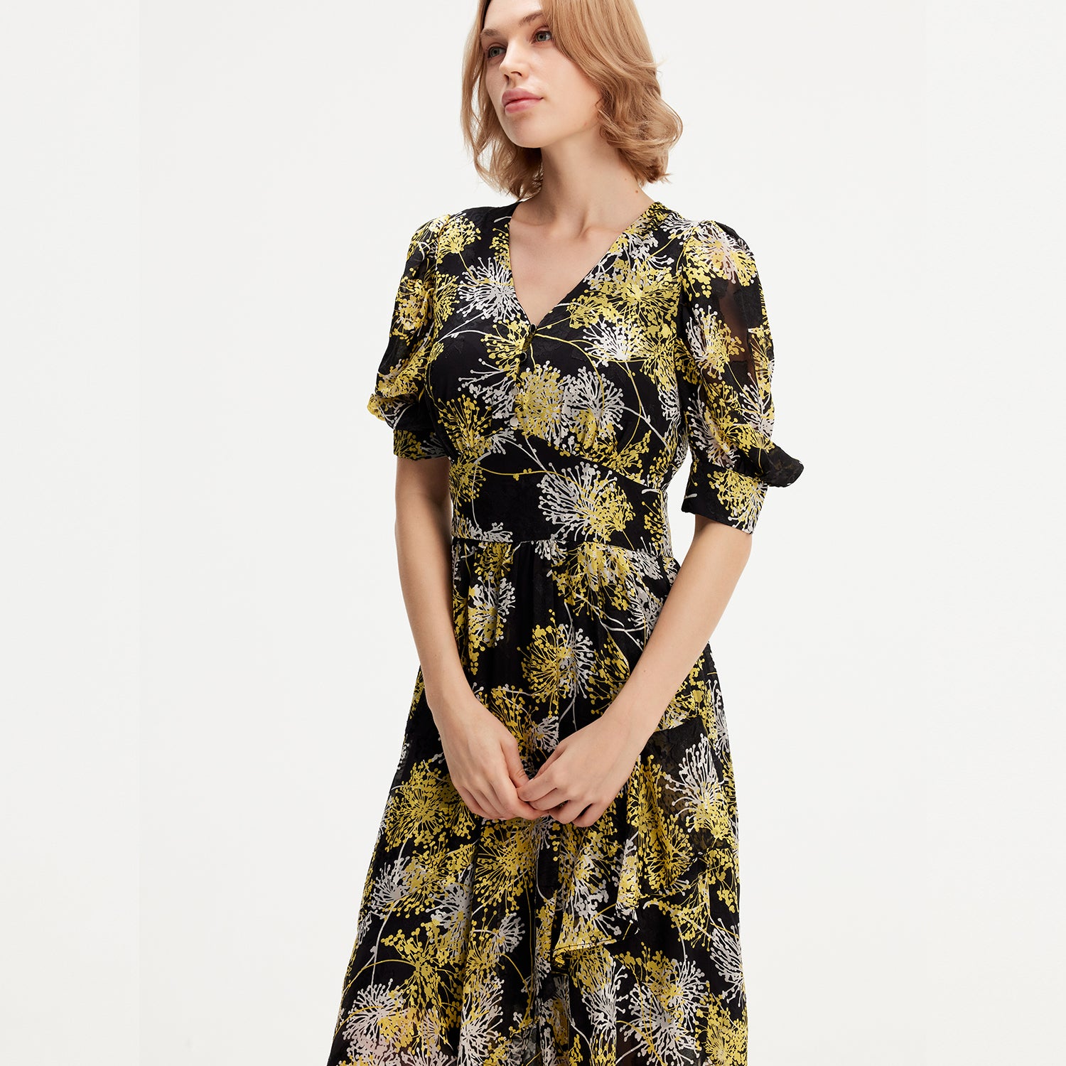 Robe mousseline à imprimé linéaire et à ourlet plongeant