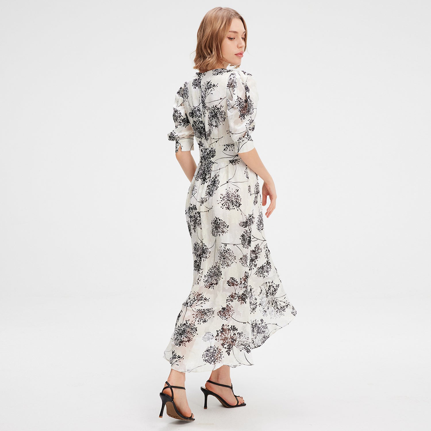 Robe mousseline à imprimé linéaire et à ourlet plongeant