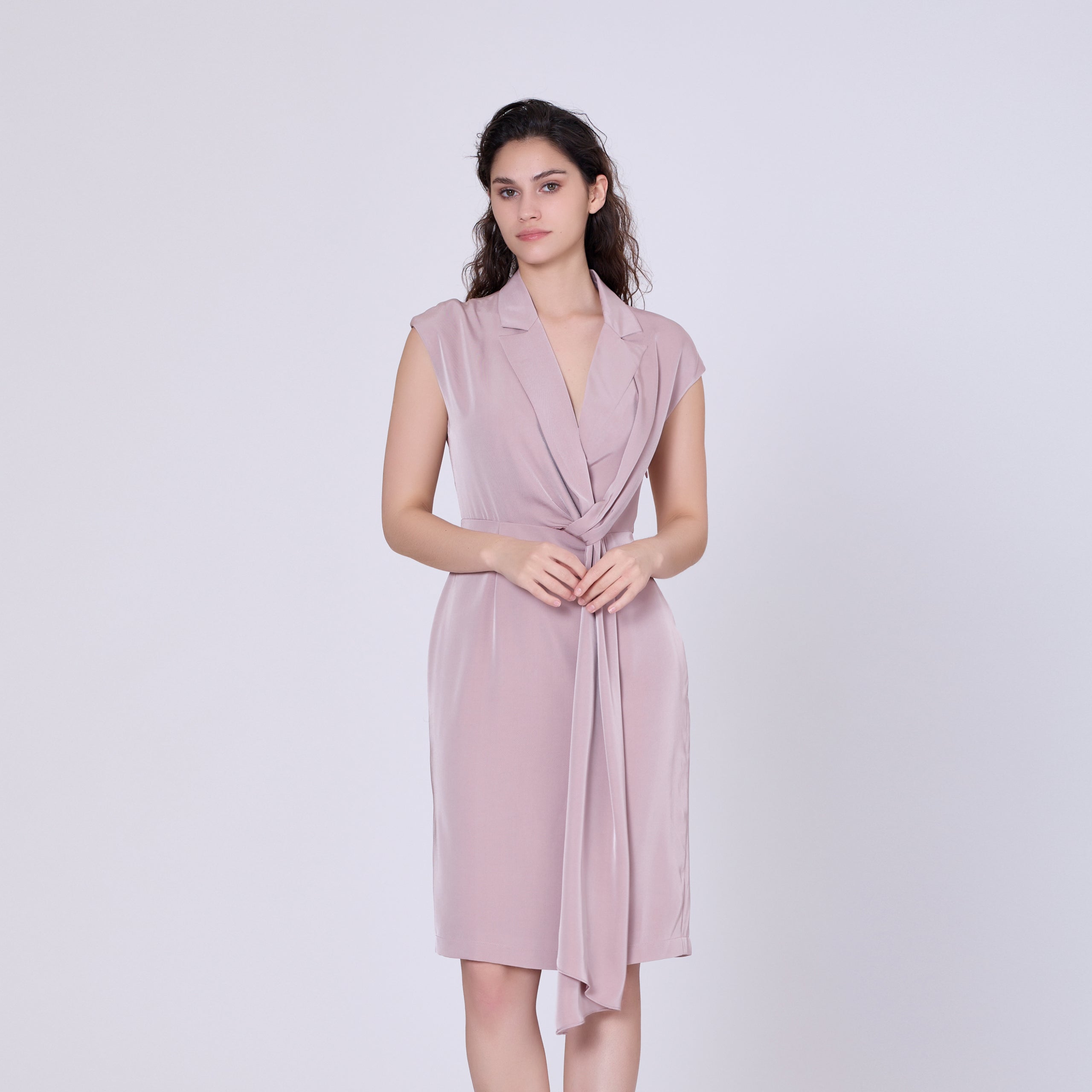 Robe asymétrique à panneau drapé