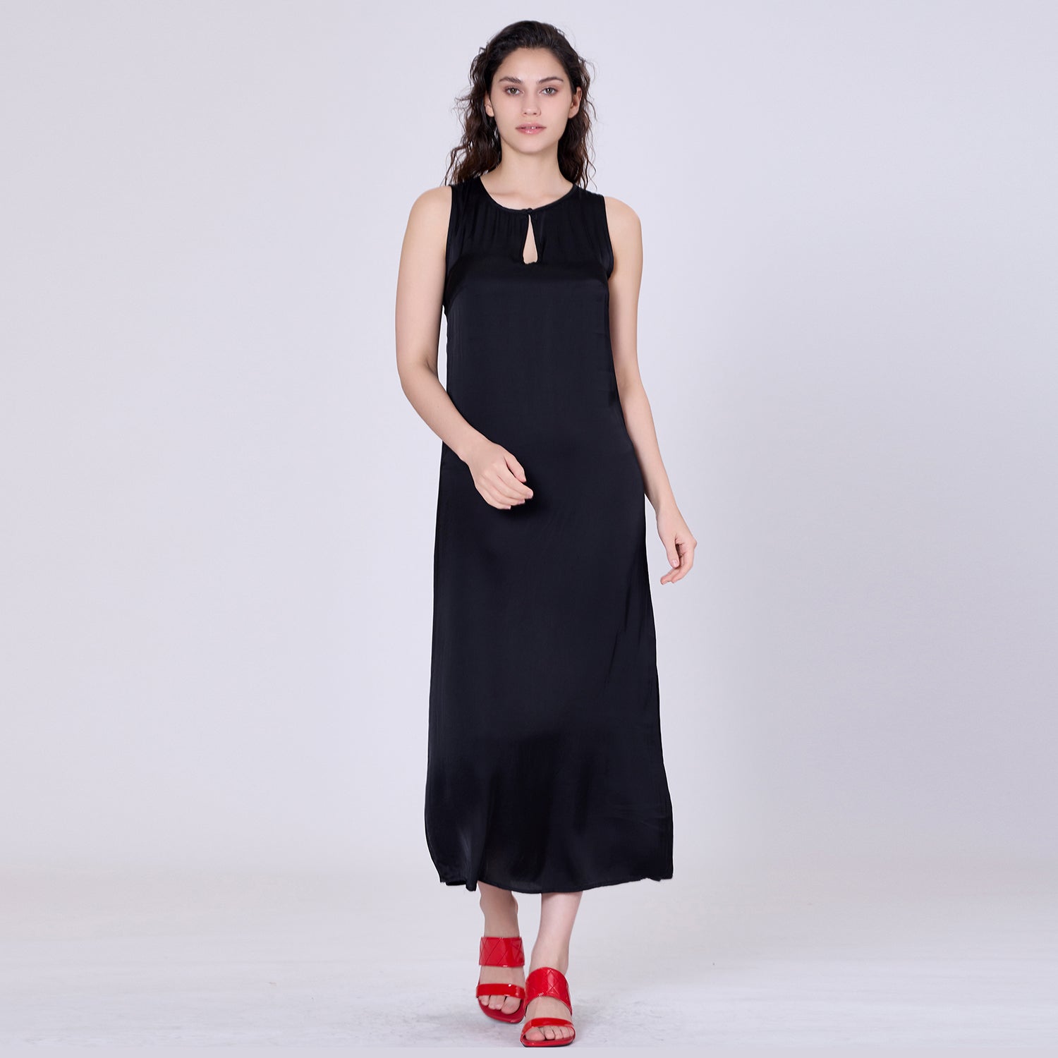 Robe minimaliste sans manches en soie