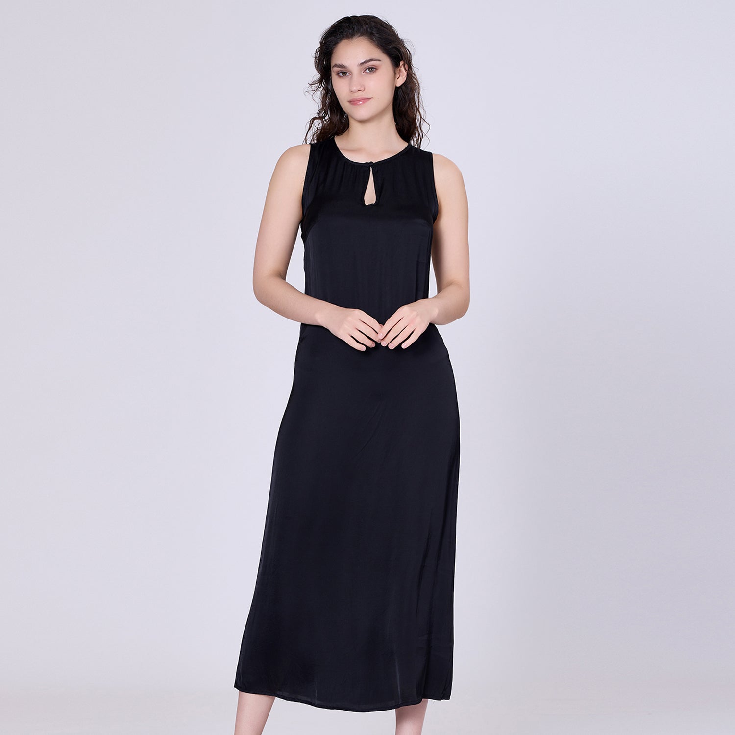 Robe minimaliste sans manches en soie