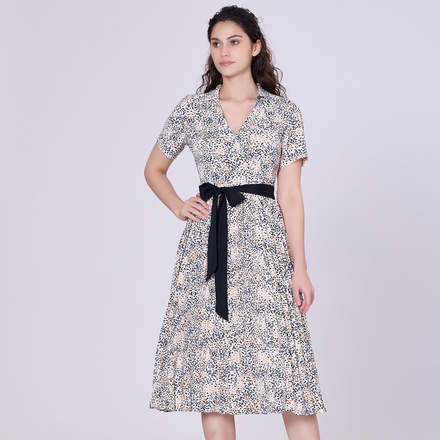 Robe imprimée à jupe plissée et imprimé graphique