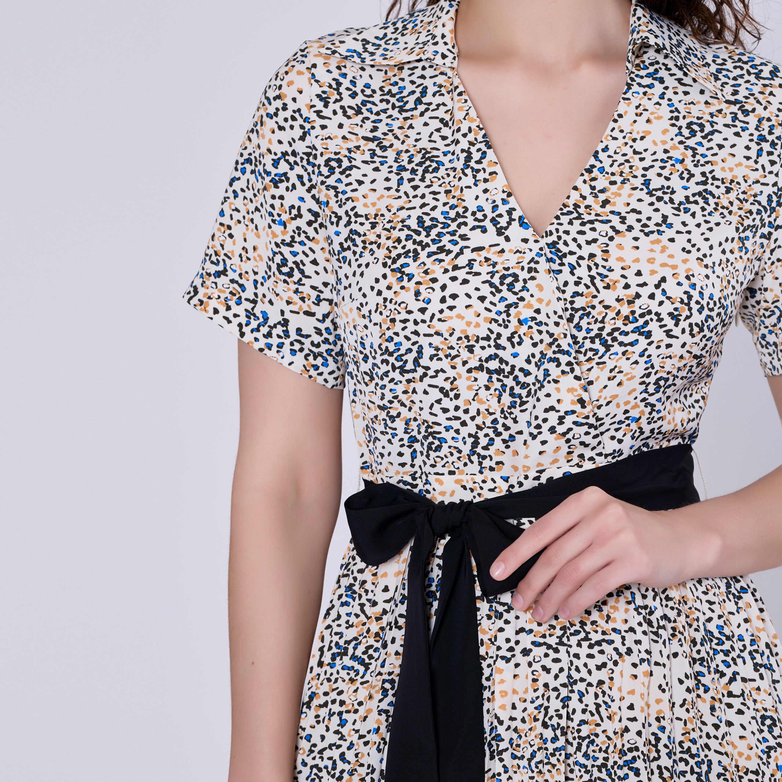 Robe imprimée à jupe plissée et imprimé graphique