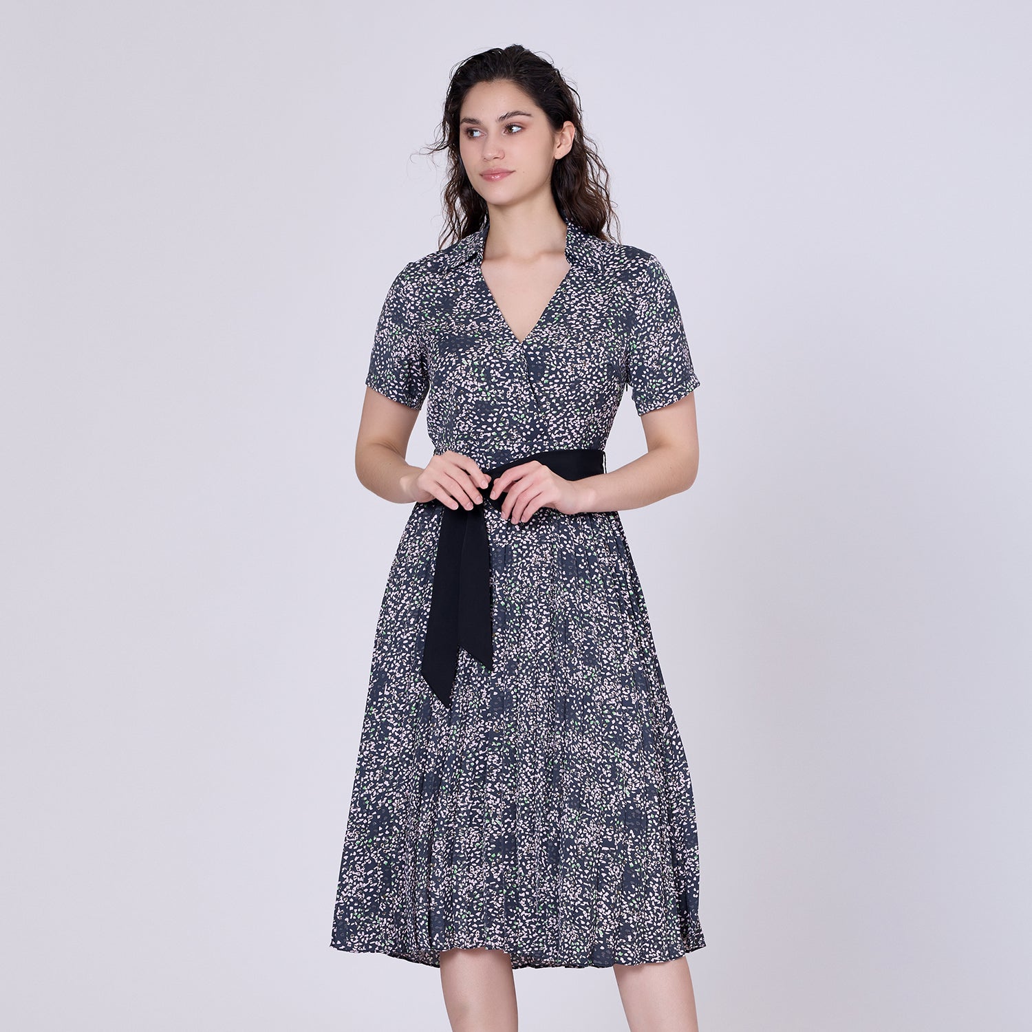 Robe imprimée à jupe plissée et imprimé graphique