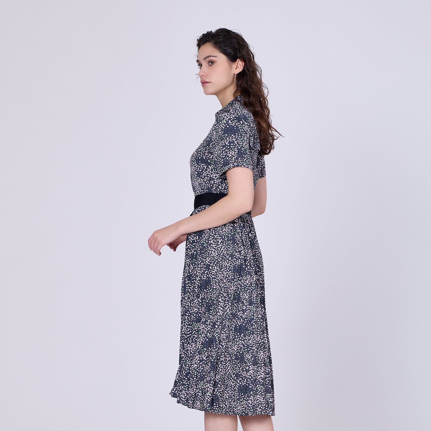 Robe imprimée à jupe plissée et imprimé graphique