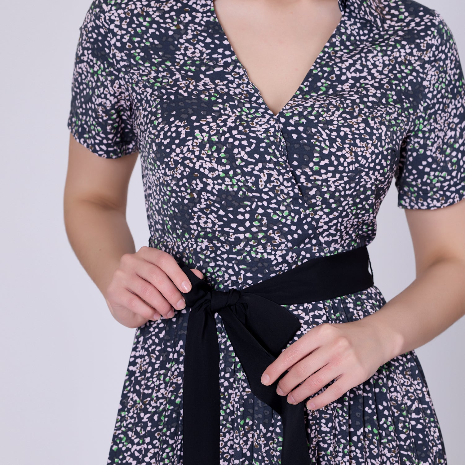 Robe imprimée à jupe plissée et imprimé graphique