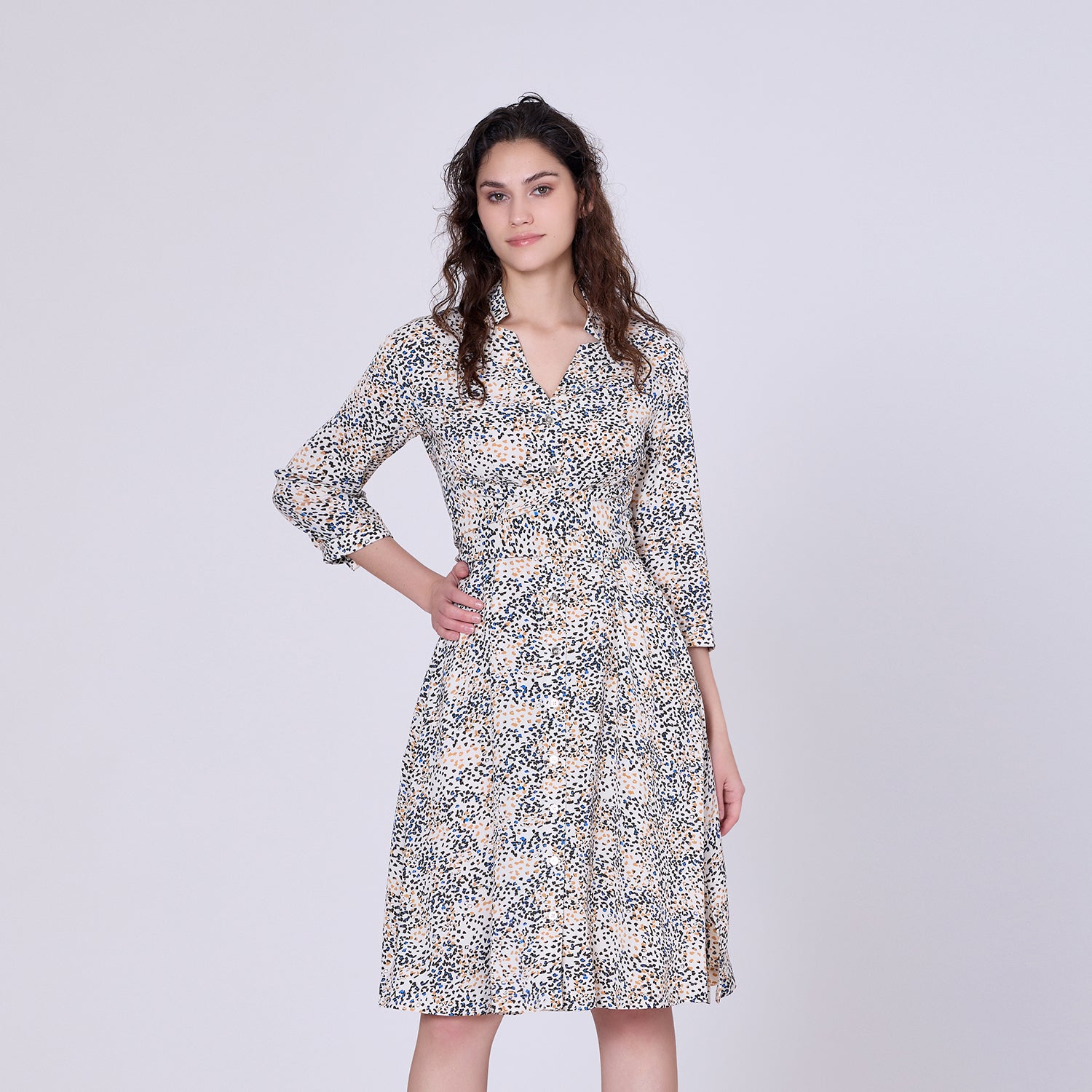 Robe chemise minimaliste à imprimé graphique