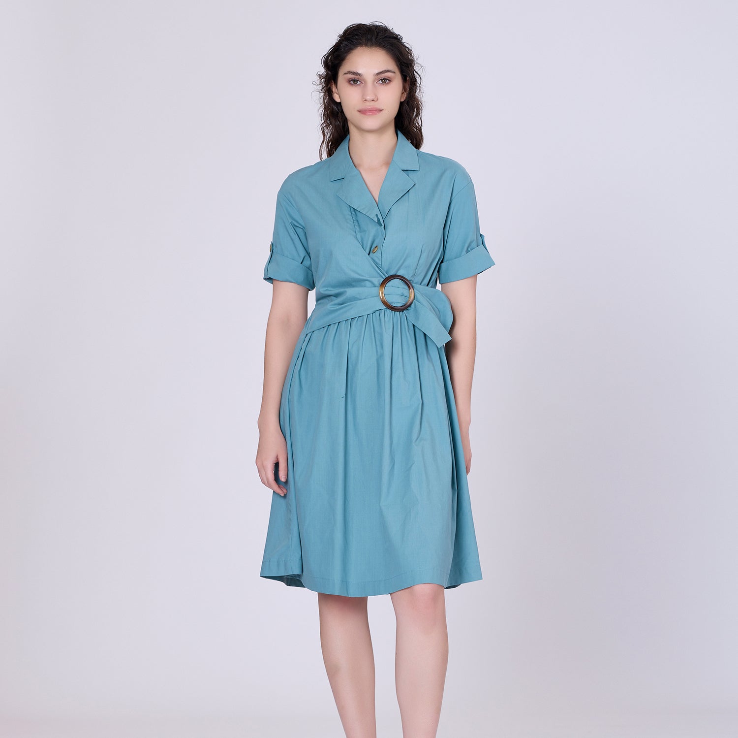 Robe-chemise avec ceinture- panneau asymétrique