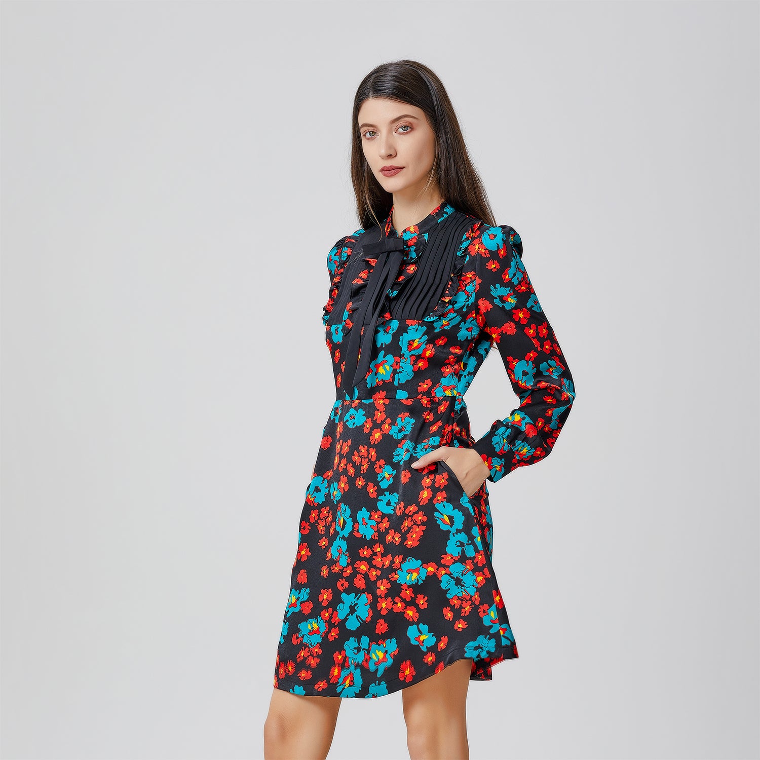 Robe-chemise courte à imprimé floral et col lavallière