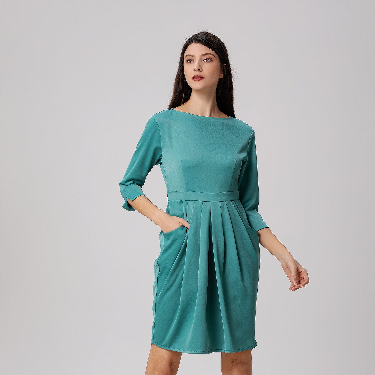 Robe taille soulignée et plis