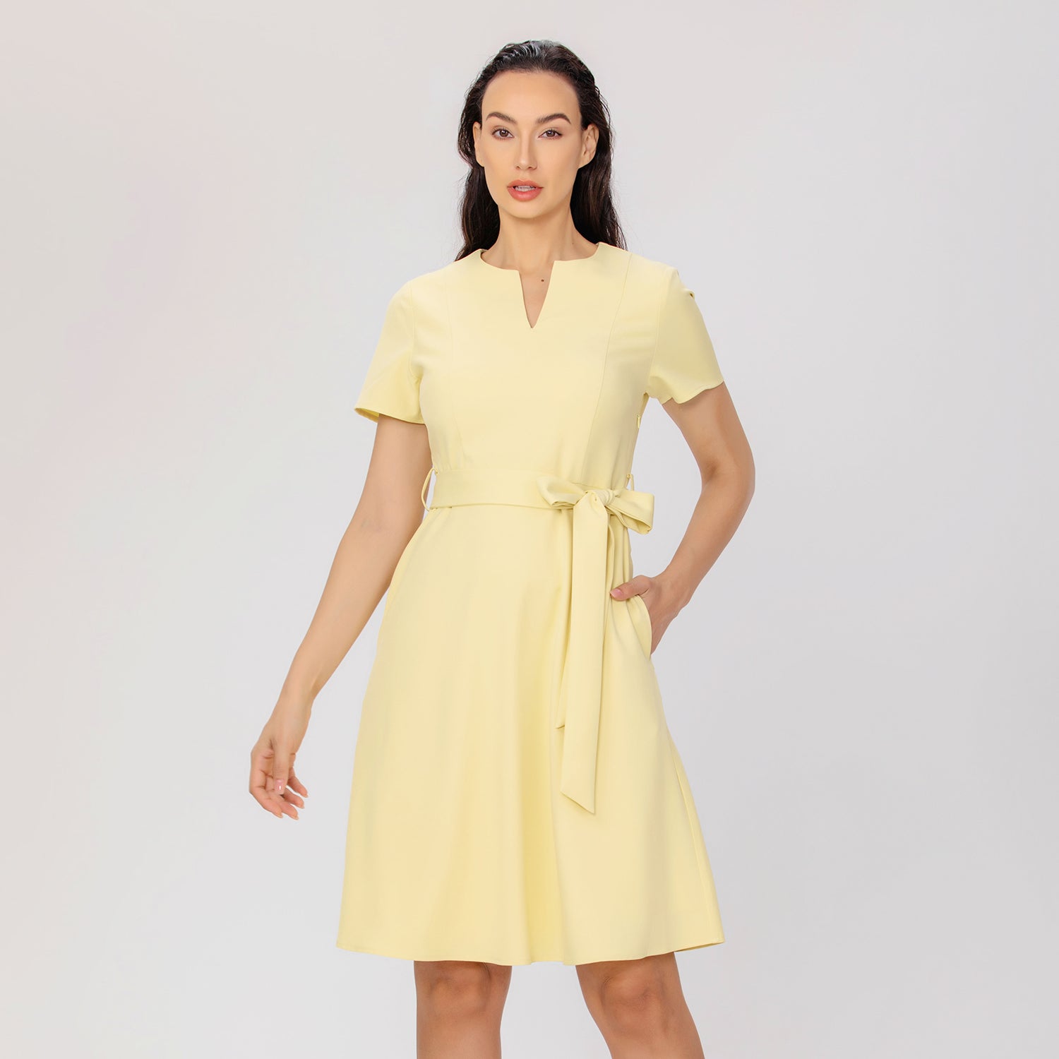 Robe tailleur ceinturée