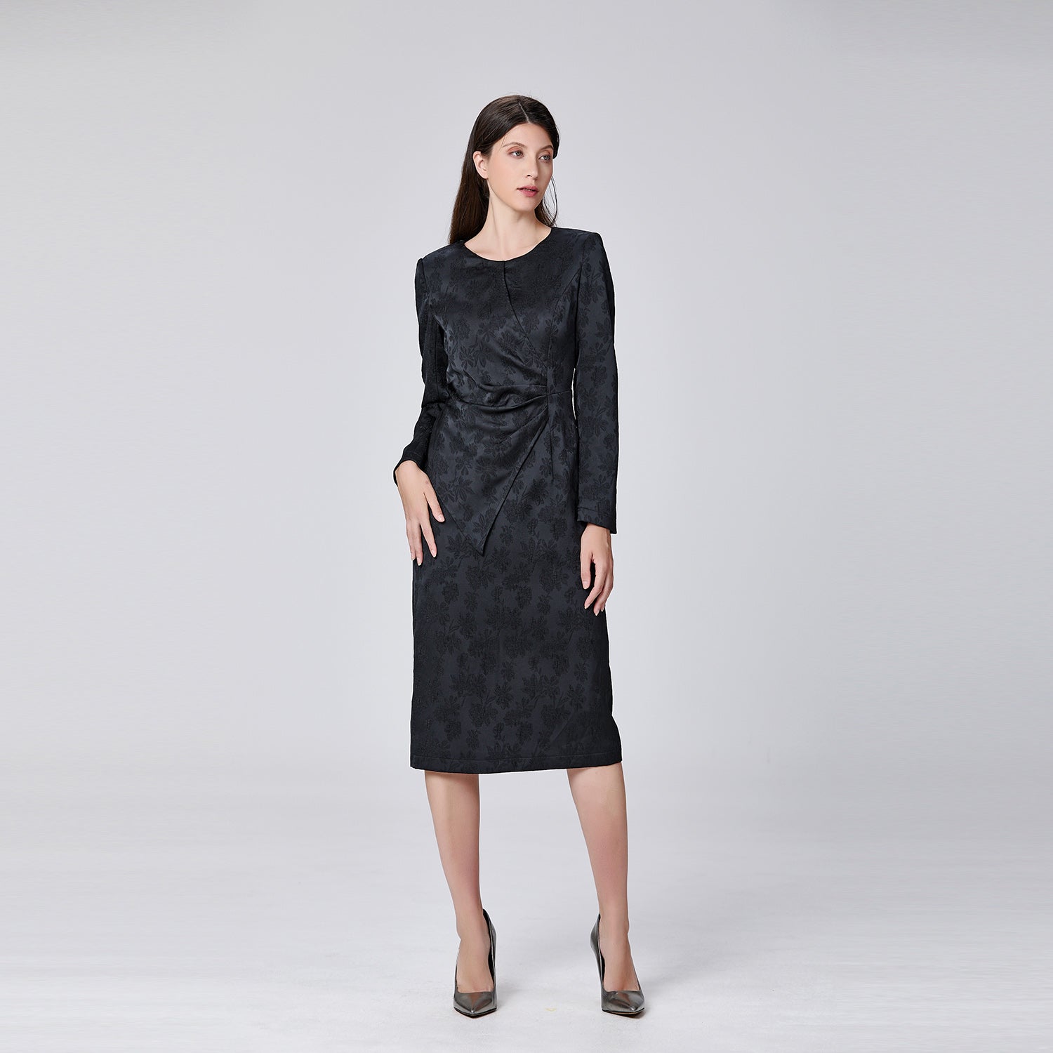 Robe asymétrique ajustée en brocart