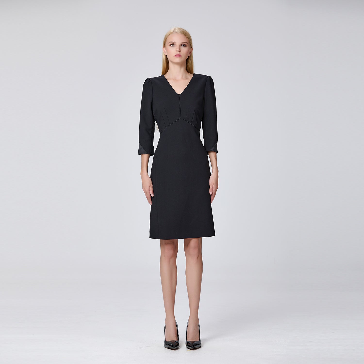 Robe ajustée à décolleté en V