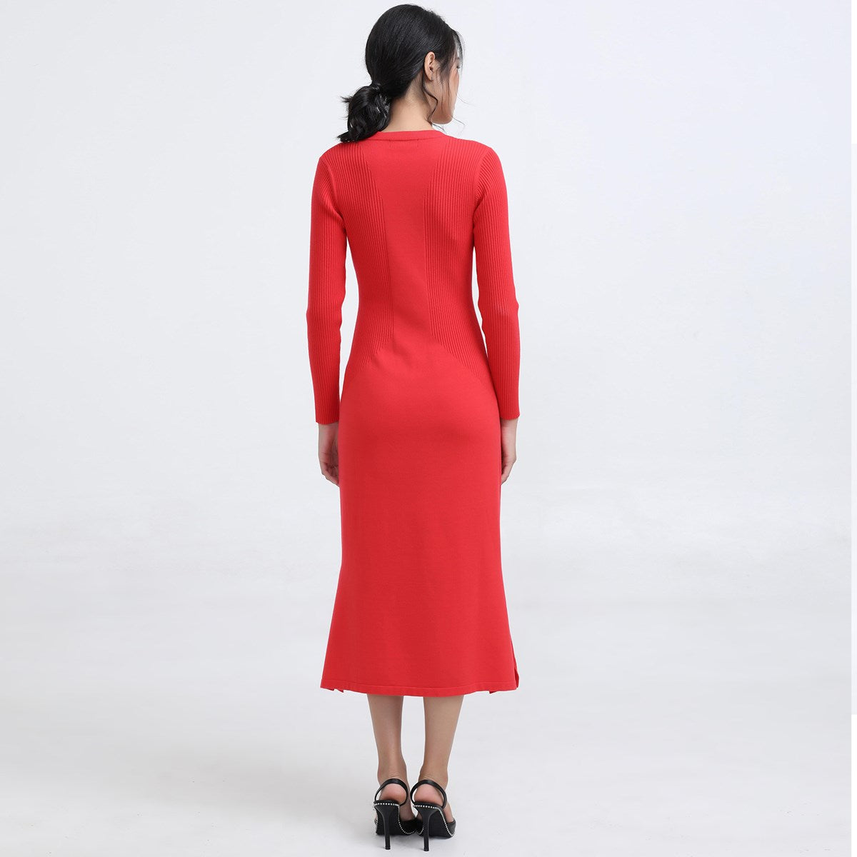 Robe ajustée en maille col V et basques cotés