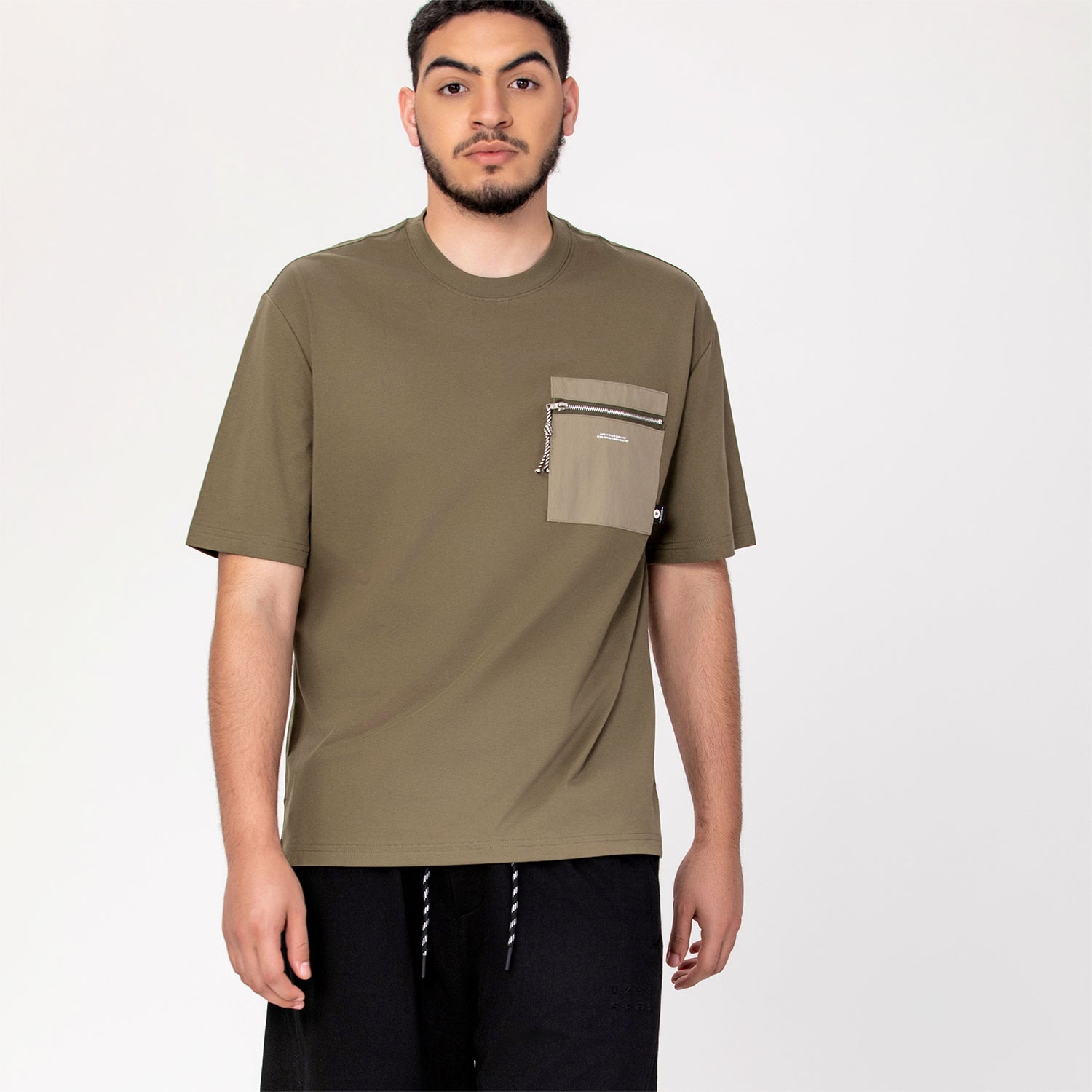 T-shirt homme coupe relax avec poche zippée