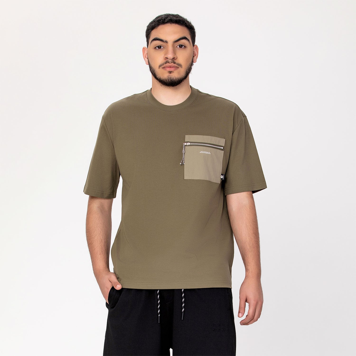 T-shirt homme coupe relax avec poche zippée