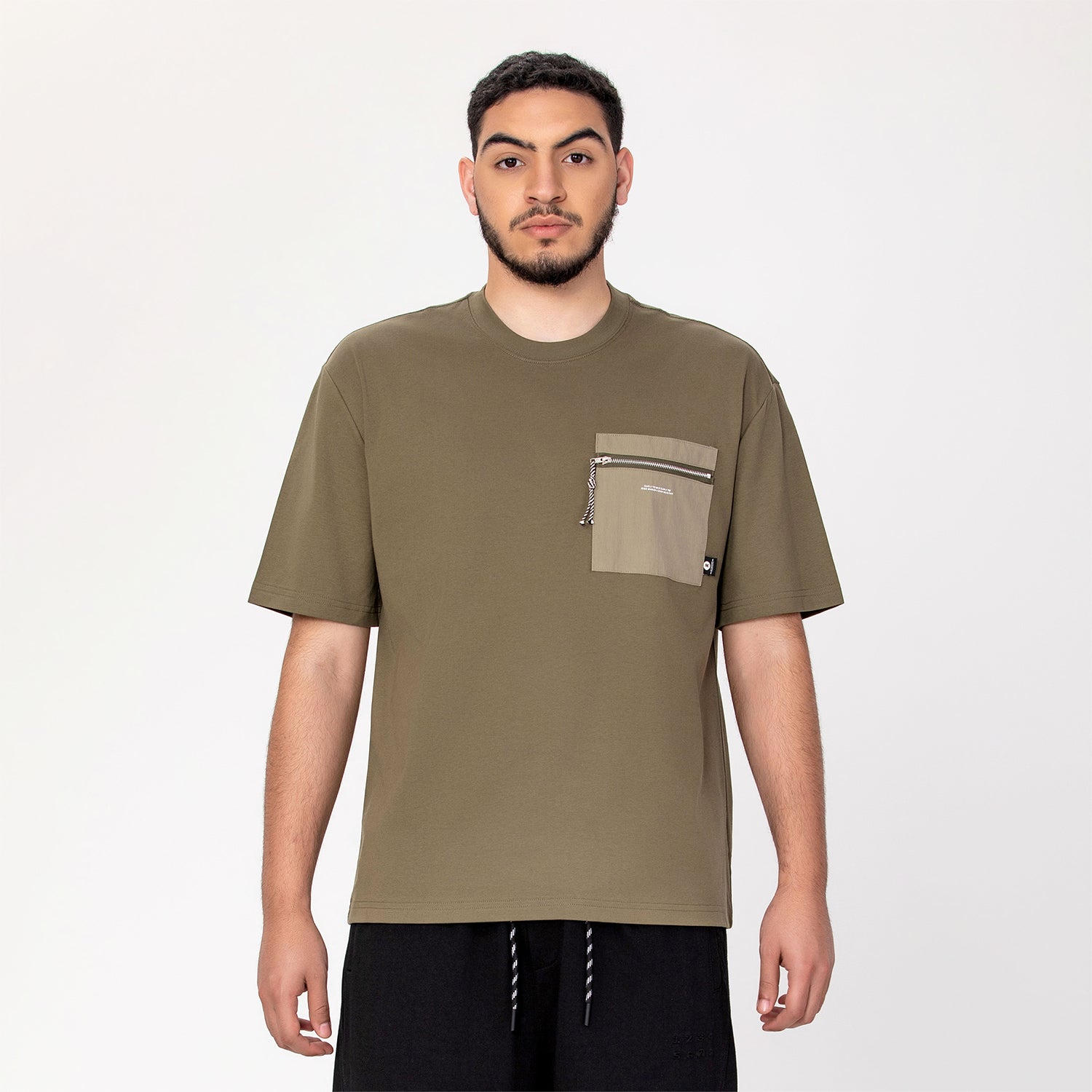 T-shirt homme coupe relax avec poche zippée