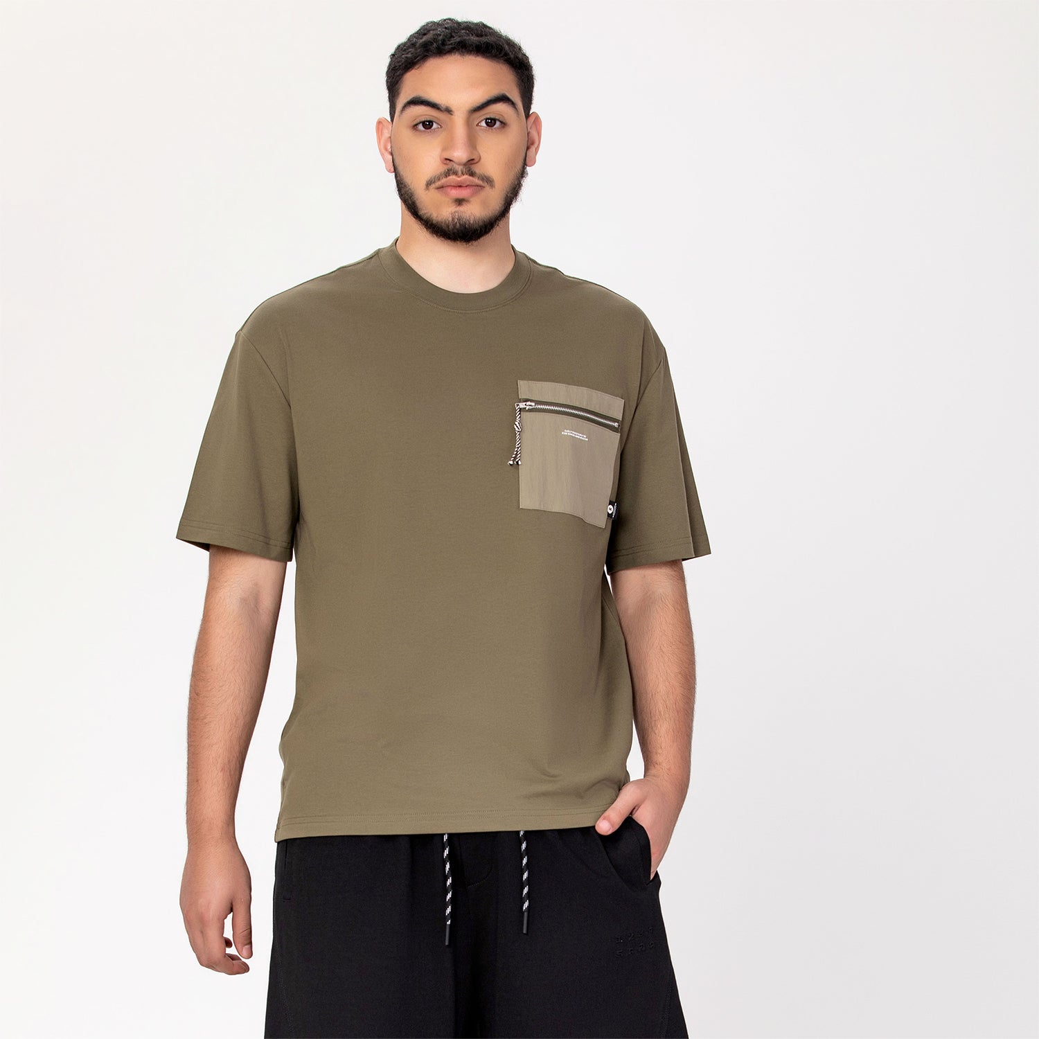 T-shirt homme coupe relax avec poche zippée